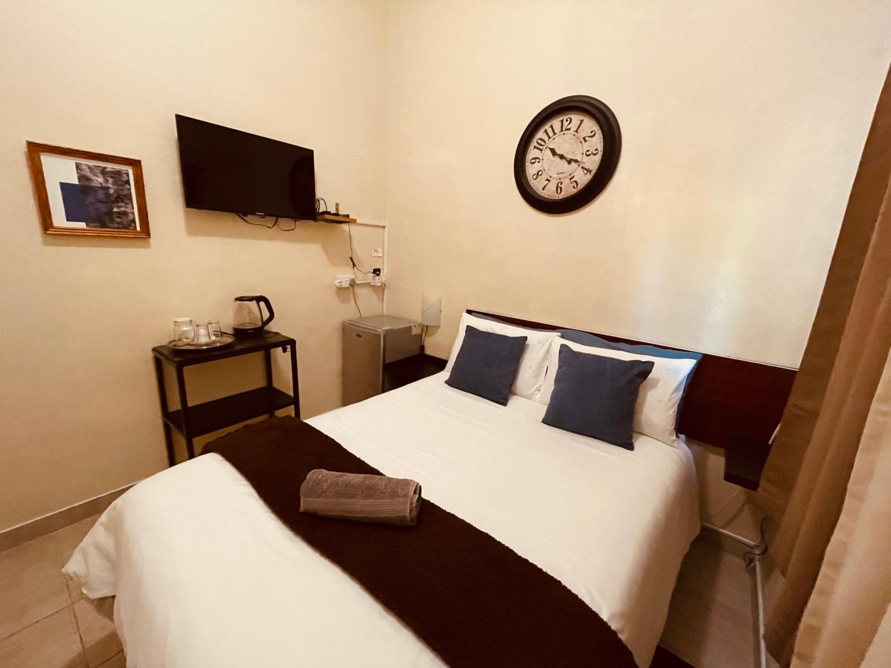 Budget Single Room photo 3