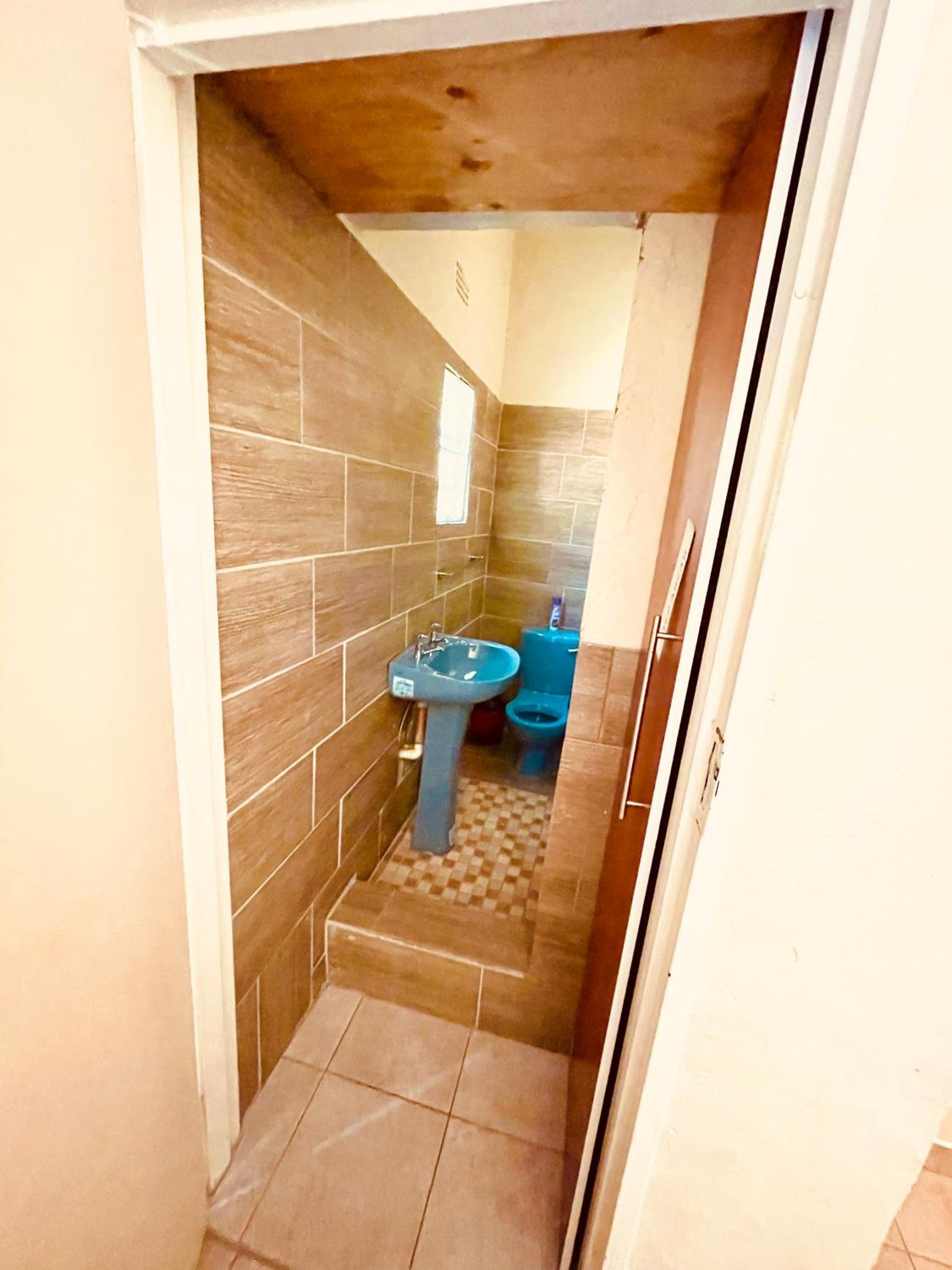 Budget Single Room photo 2