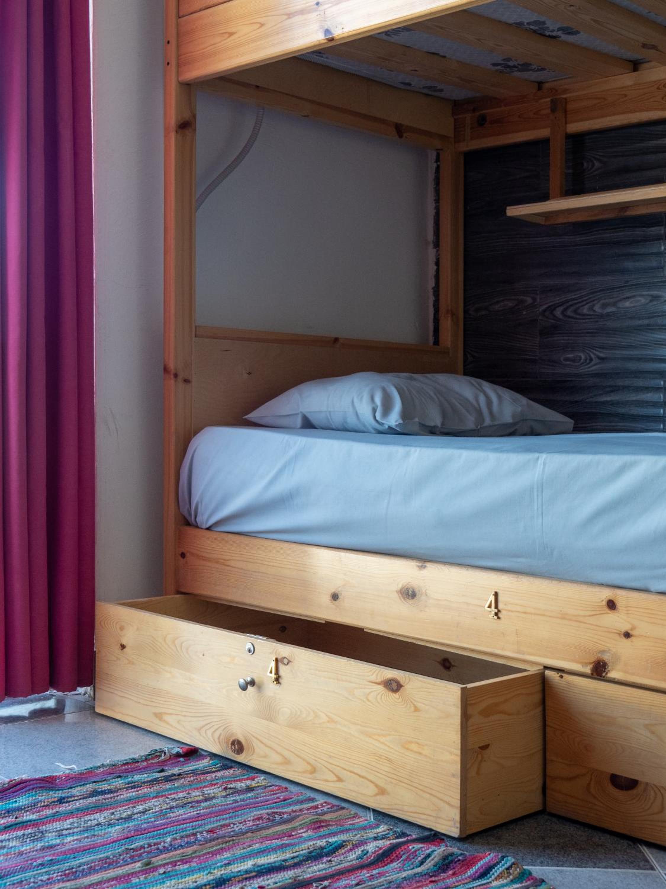 Bed in 6-Bed Mix Dormitory Room photo 3