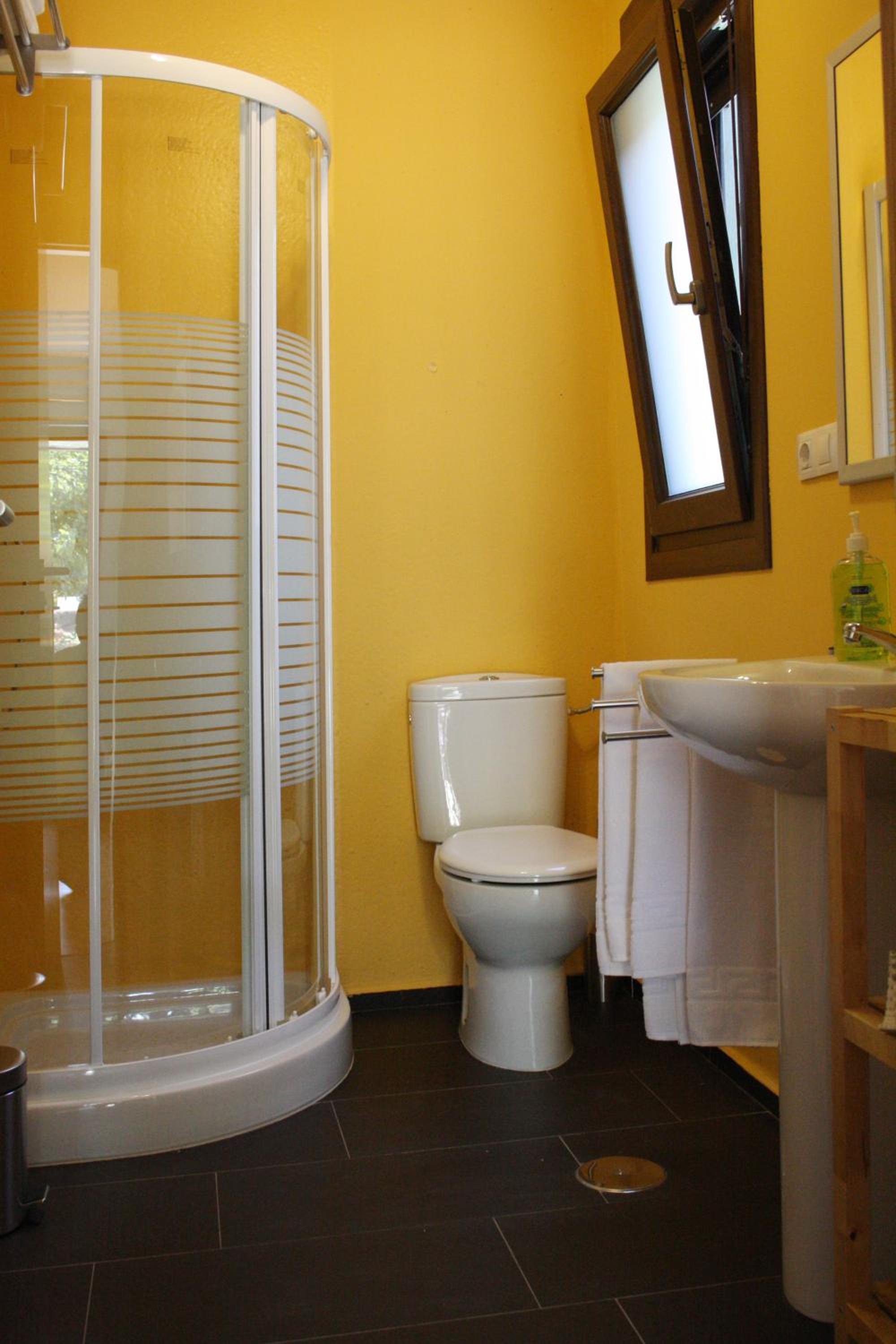 Two-Bedroom Apartment (6 Adults) photo 3