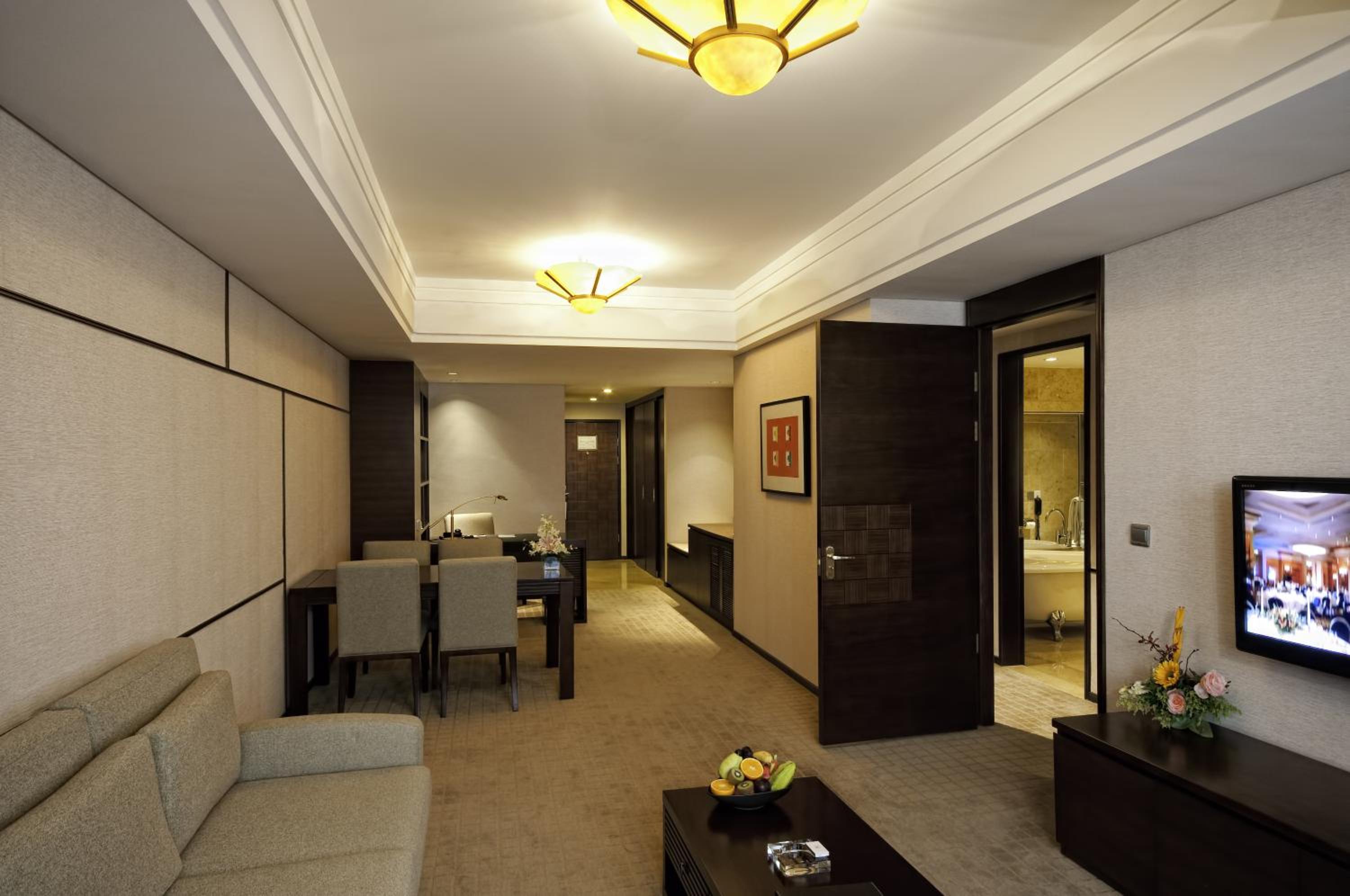 Business Suite - Photo 4