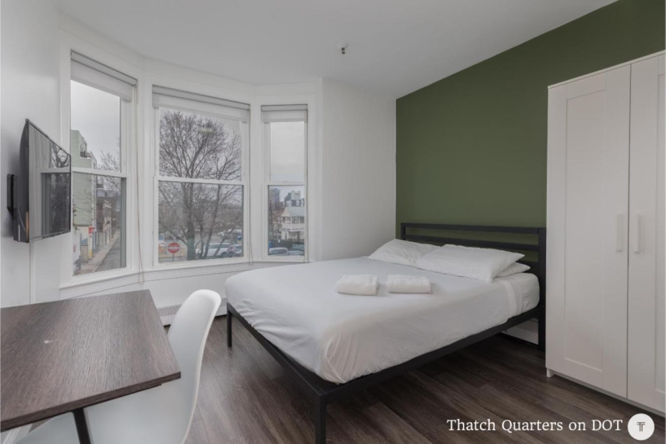 Queen Room with Shared Bathroom 202 photo 1