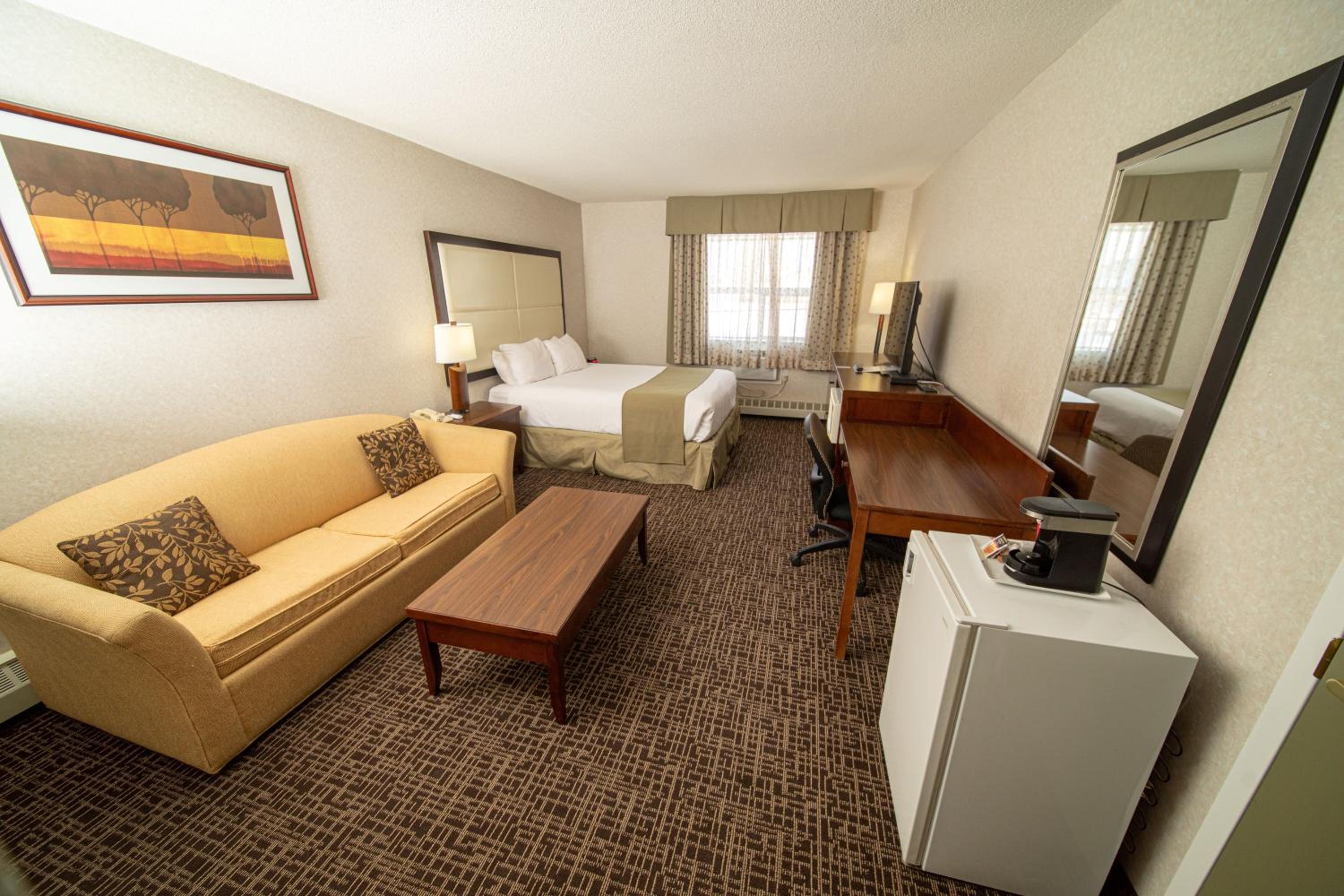 Queen Room - Non-Smoking - Photo 1
