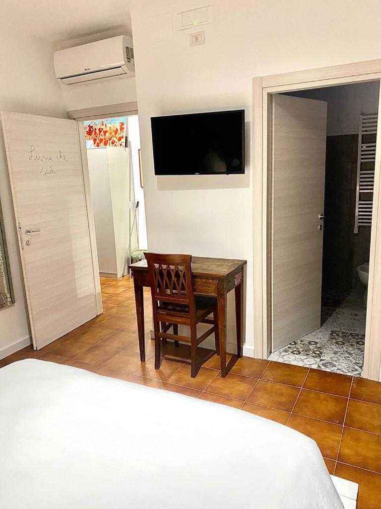 Double Room with Private Bathroom - Photo 5