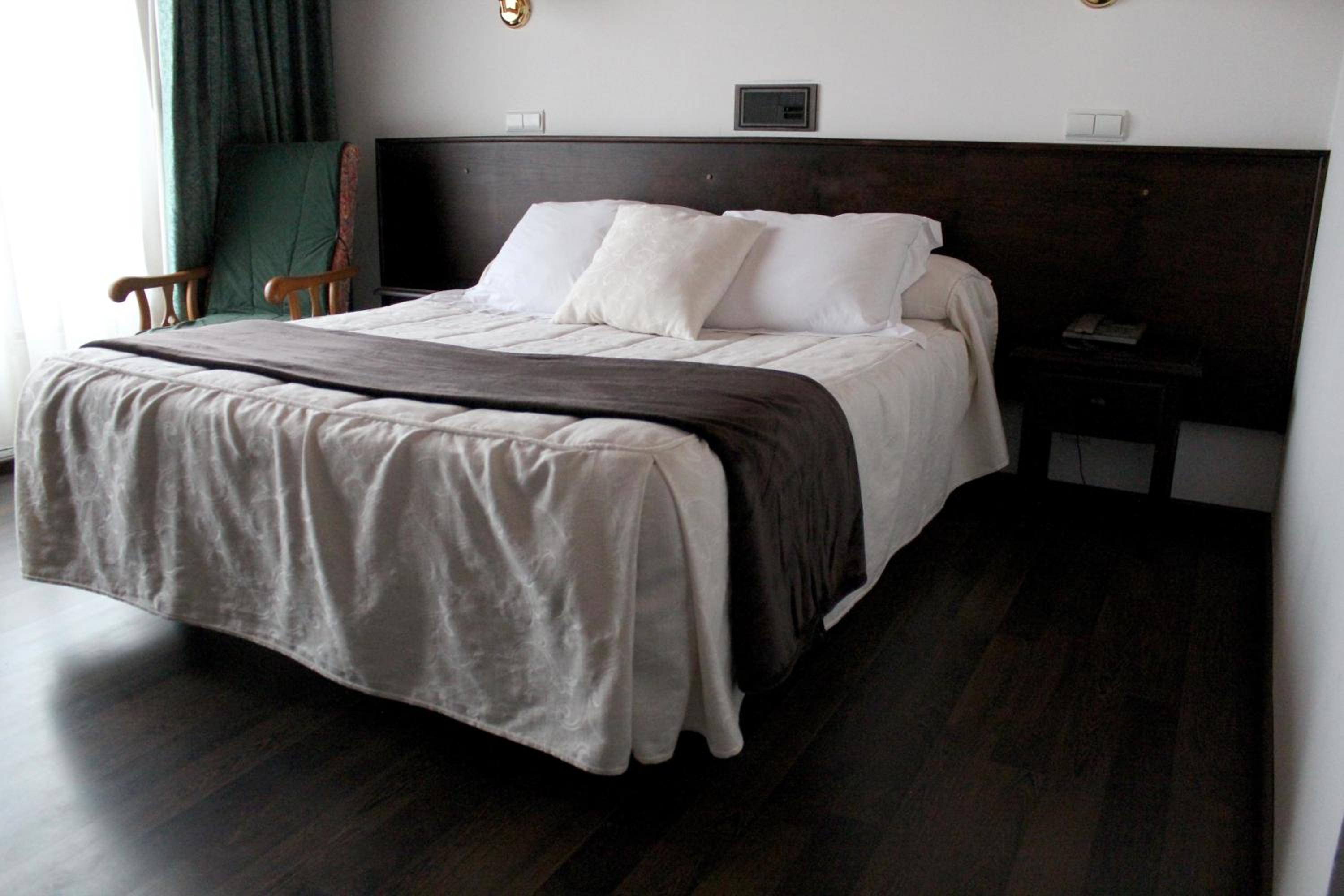 Double or Twin Room (1-2 Adults) photo 3