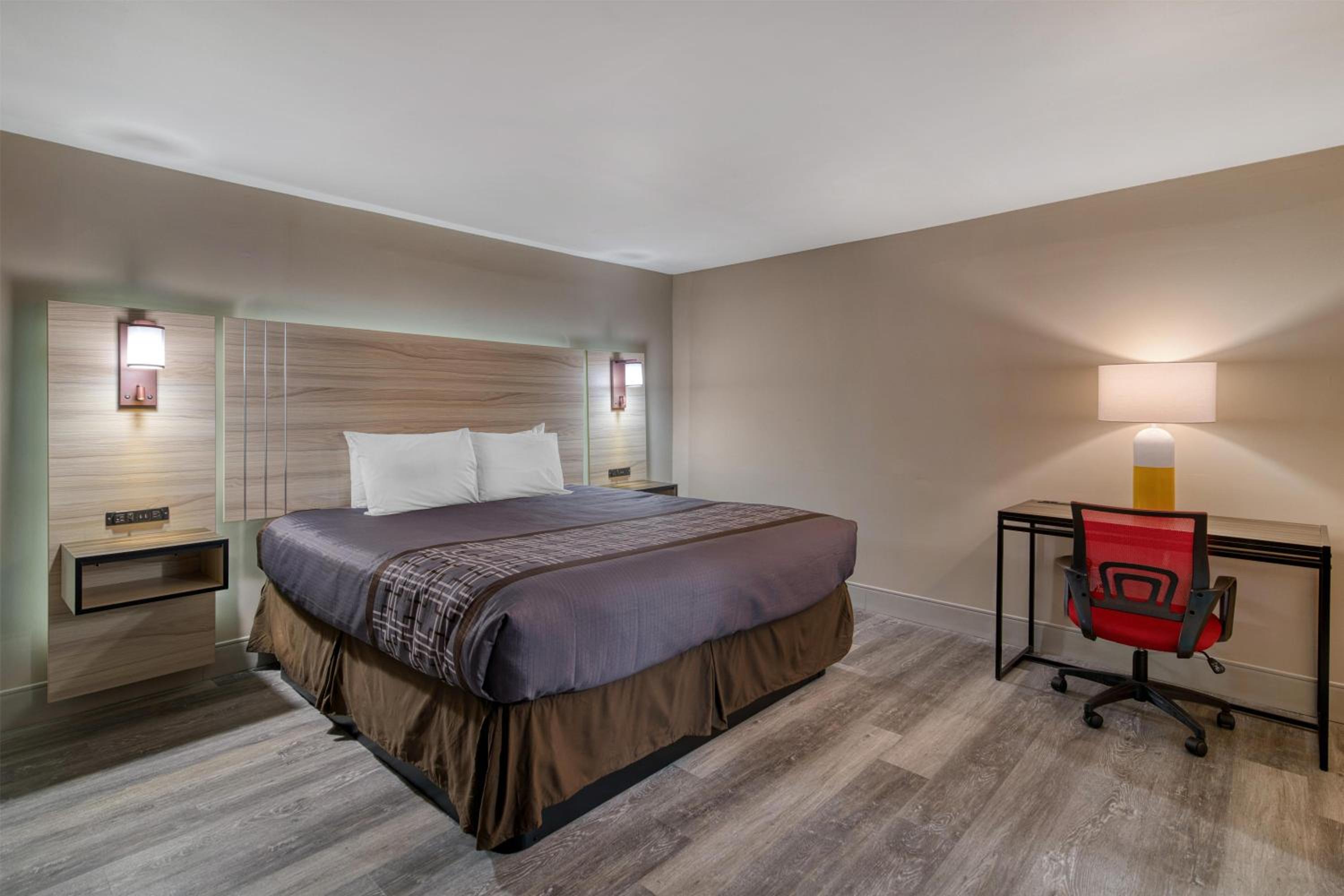 King Suite with Fireplace - Non-Smoking