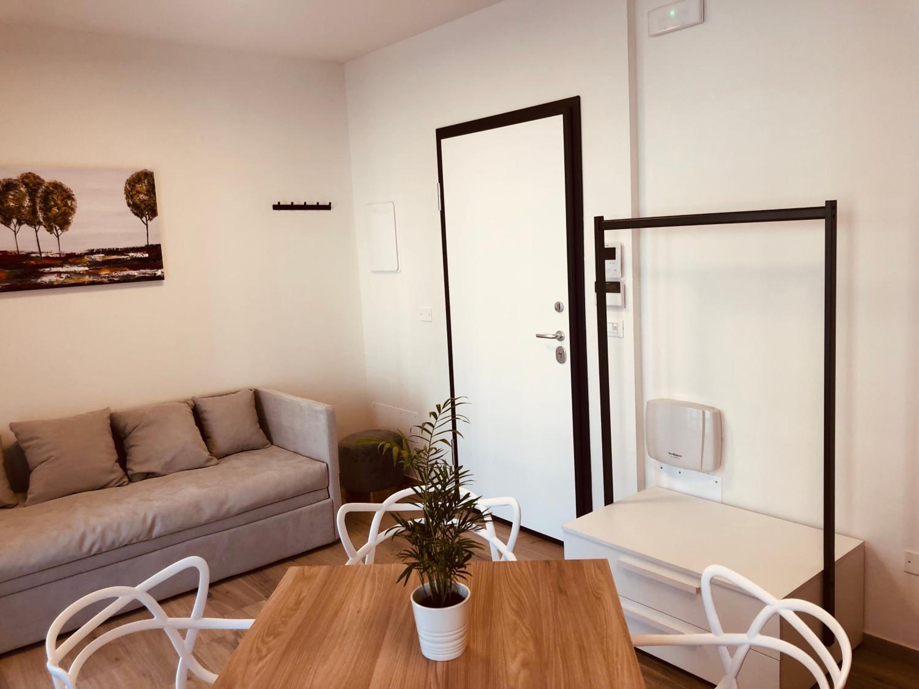 One-Bedroom Apartment