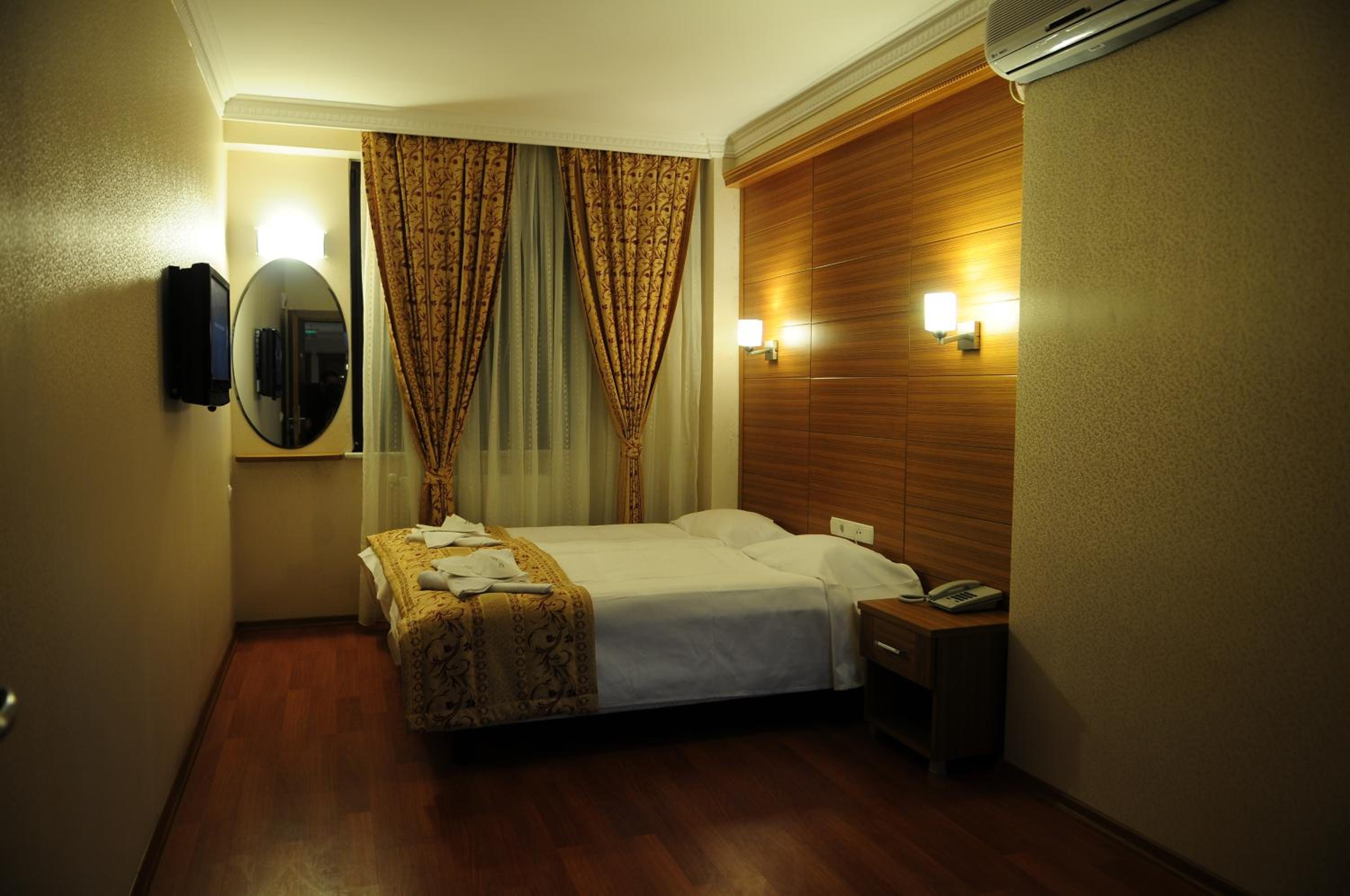 Double or Twin Room photo 3