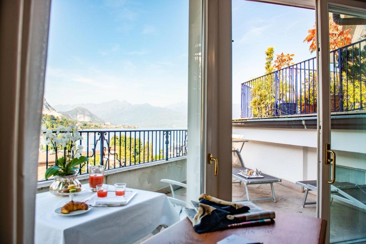 Double or Twin Room with Lake View - Photo 9