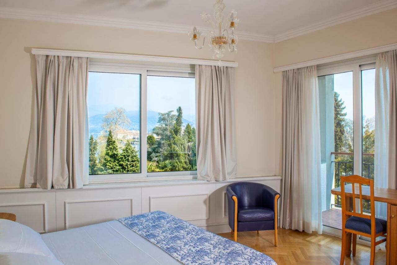 Double or Twin Room with Lake View - Photo 10