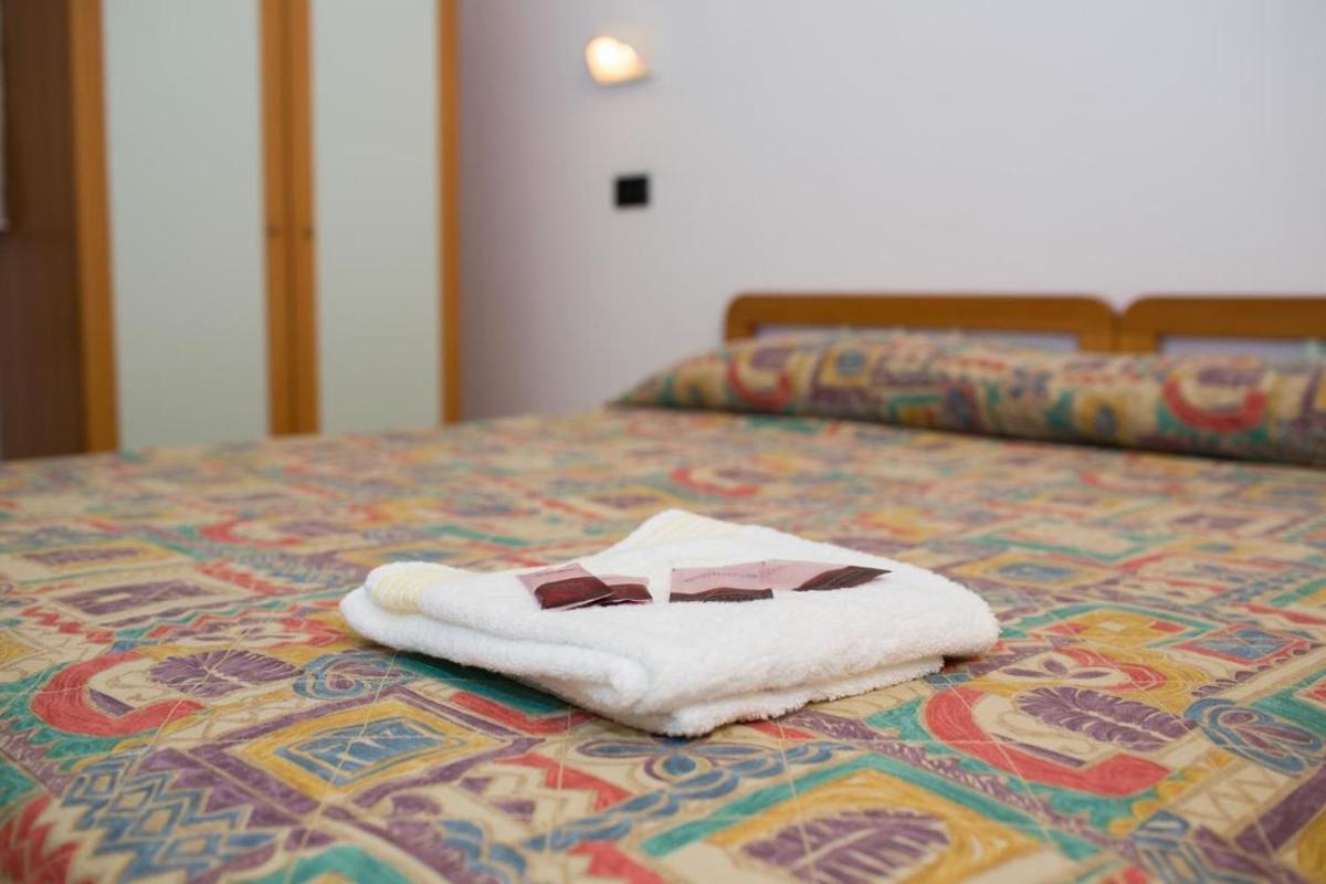 Double or Twin Room photo 3