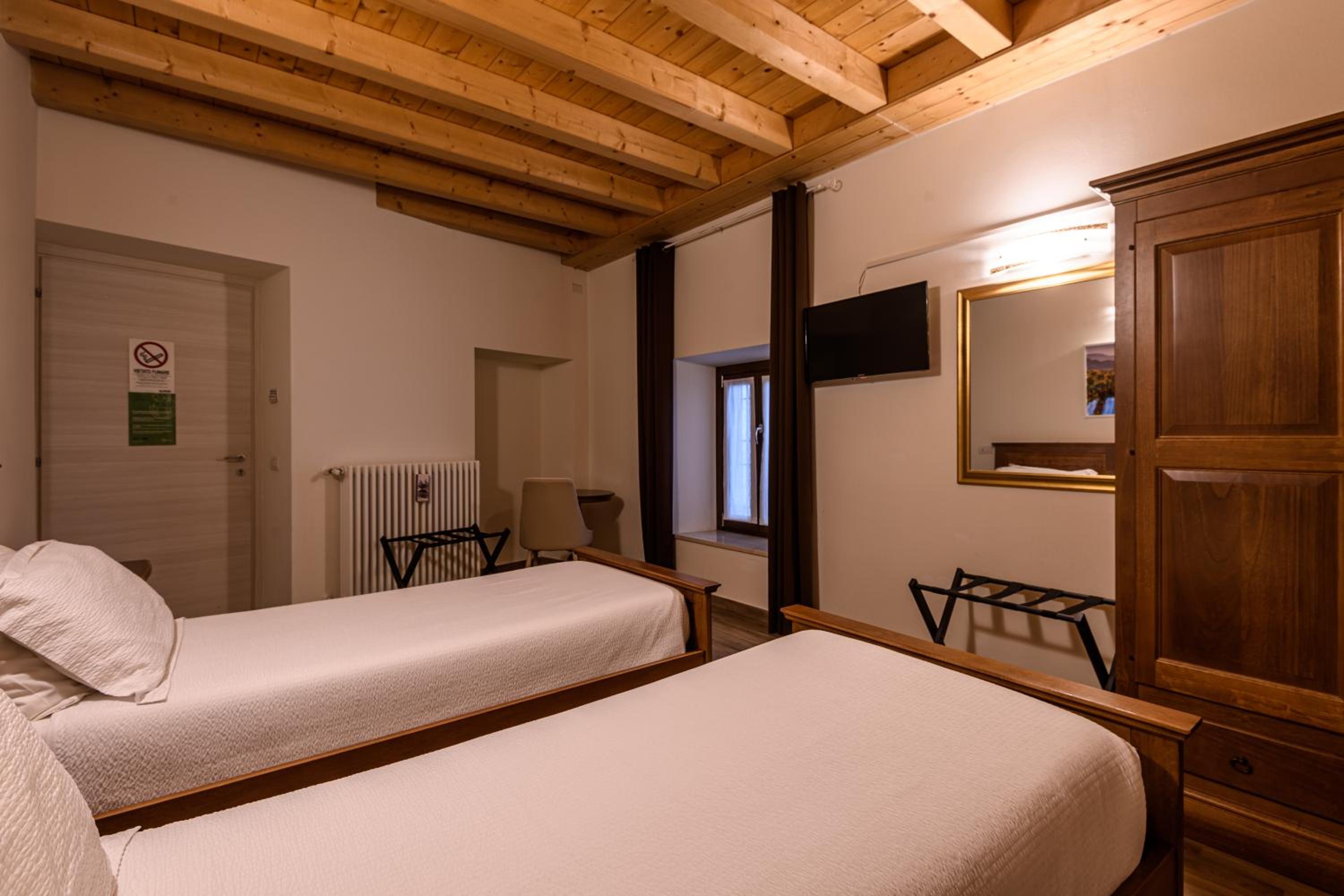 Deluxe Twin Room photo 3