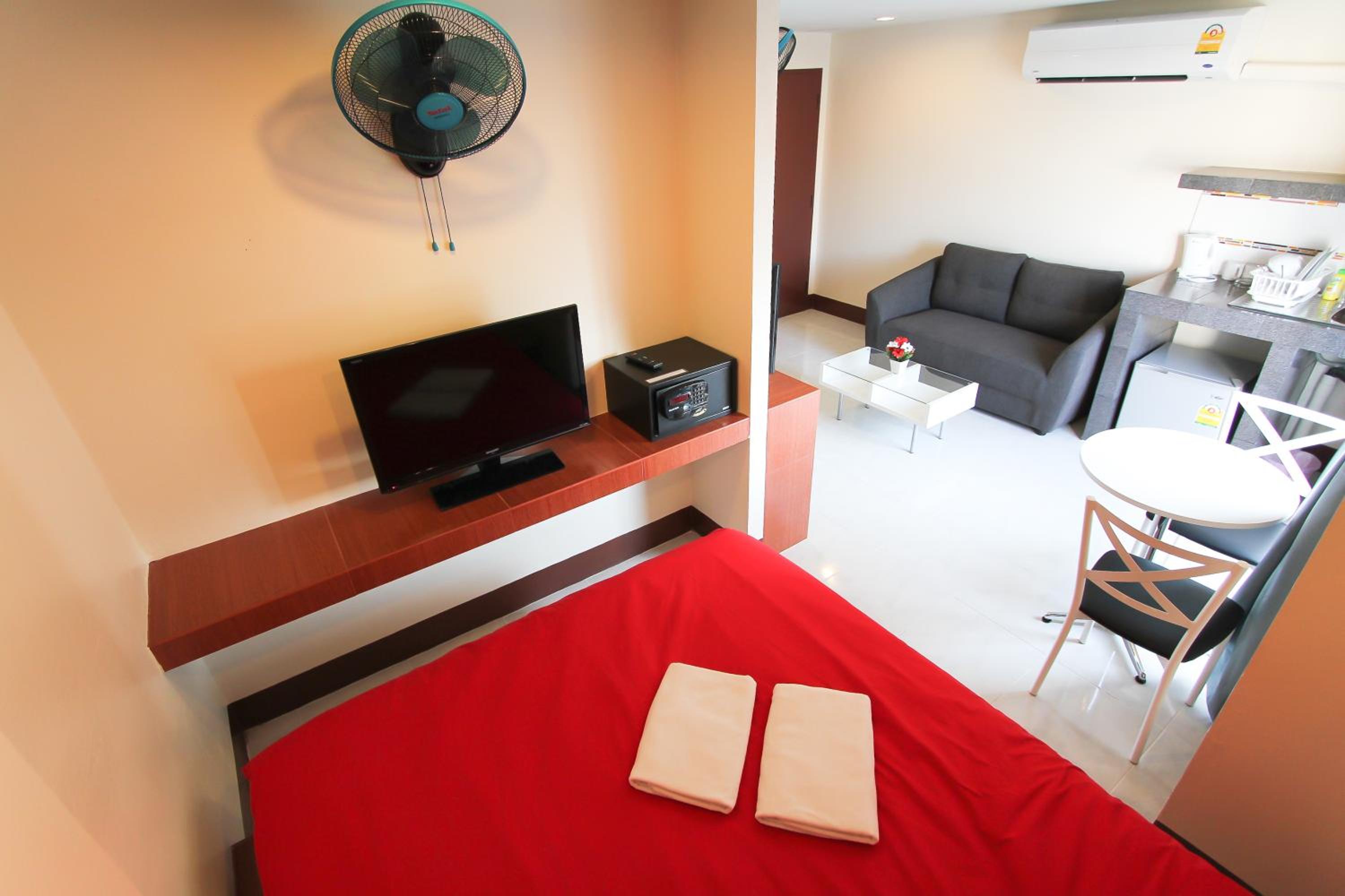 Superior Room Front - Photo 4