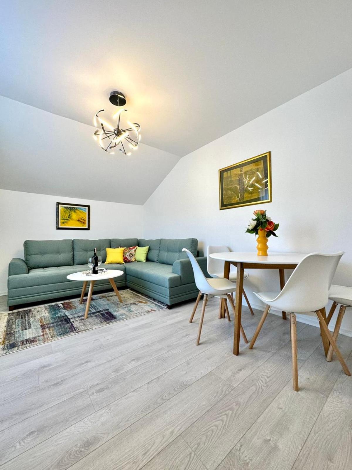 Deluxe Apartment photo 2