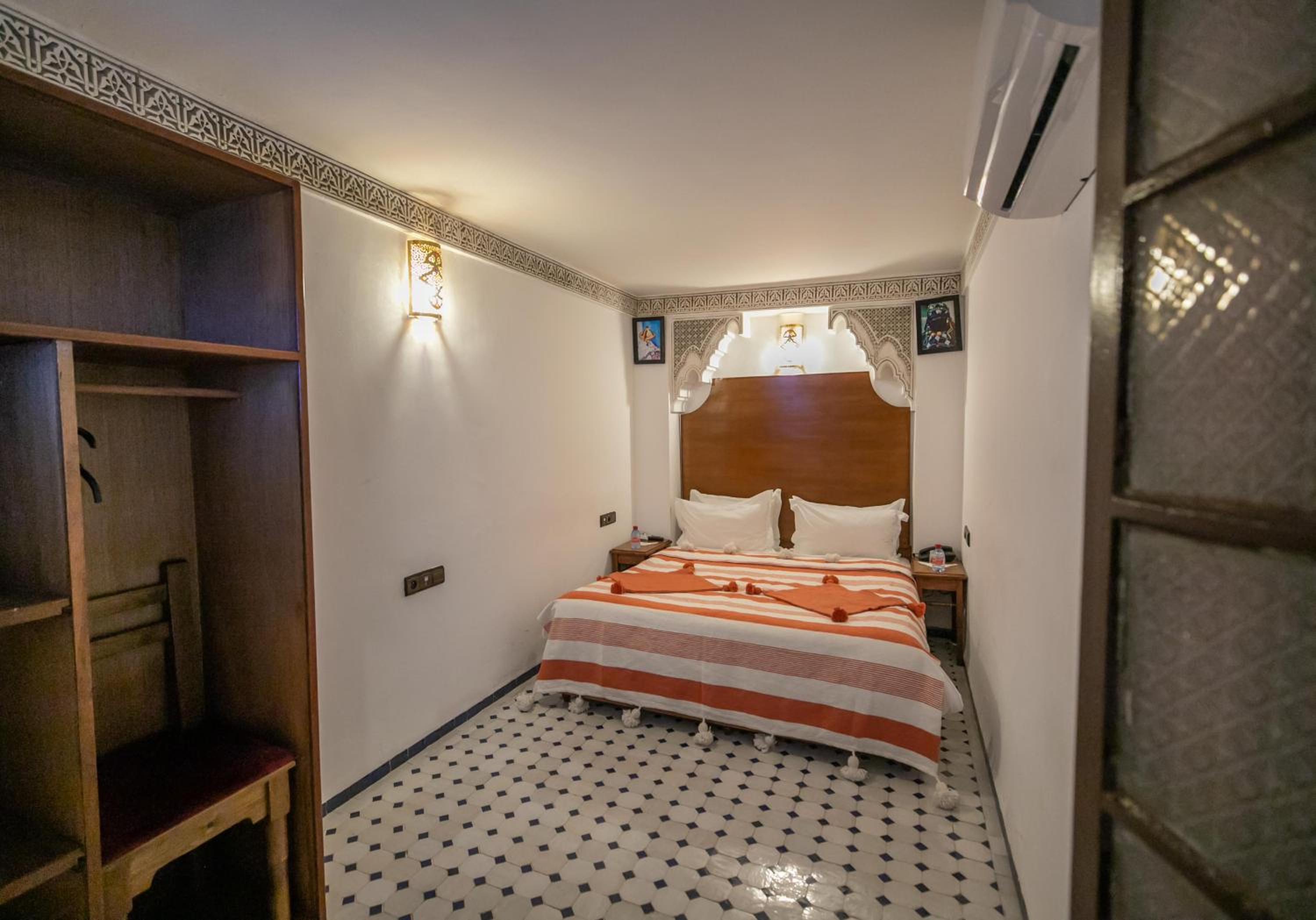 Standard Double or Twin Room - Photo 13