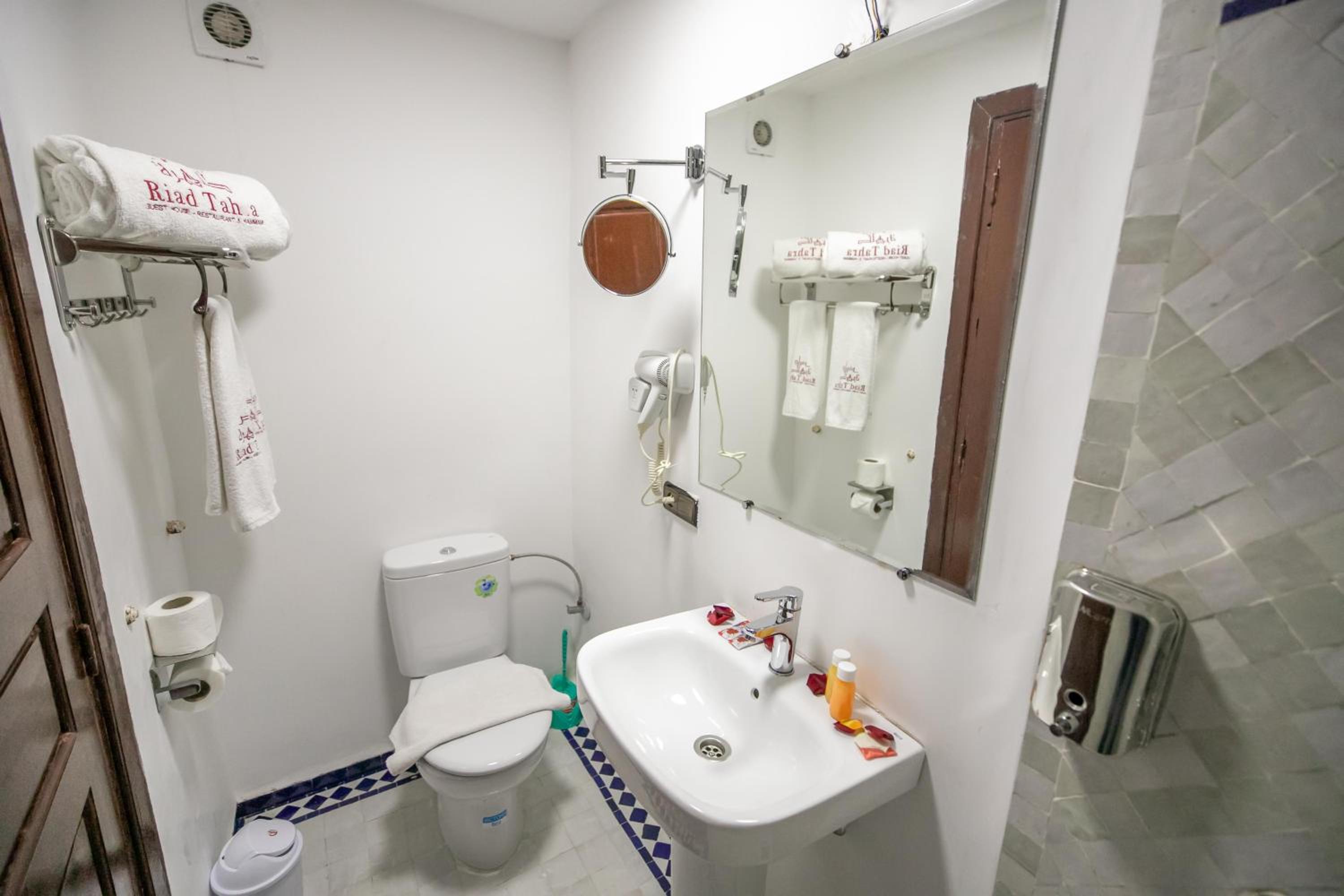 Standard Double or Twin Room - Photo 4