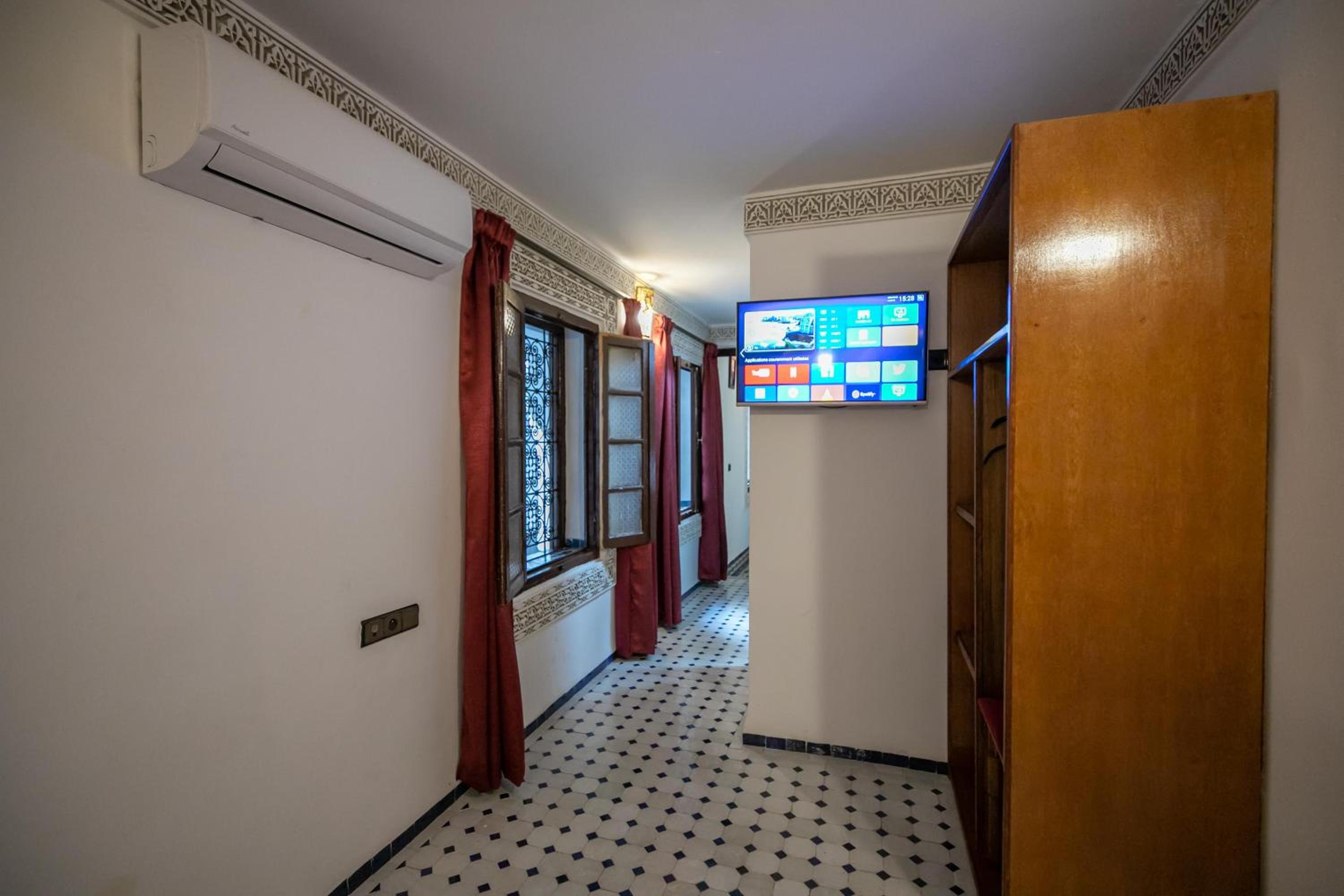 Standard Double or Twin Room - Photo 16