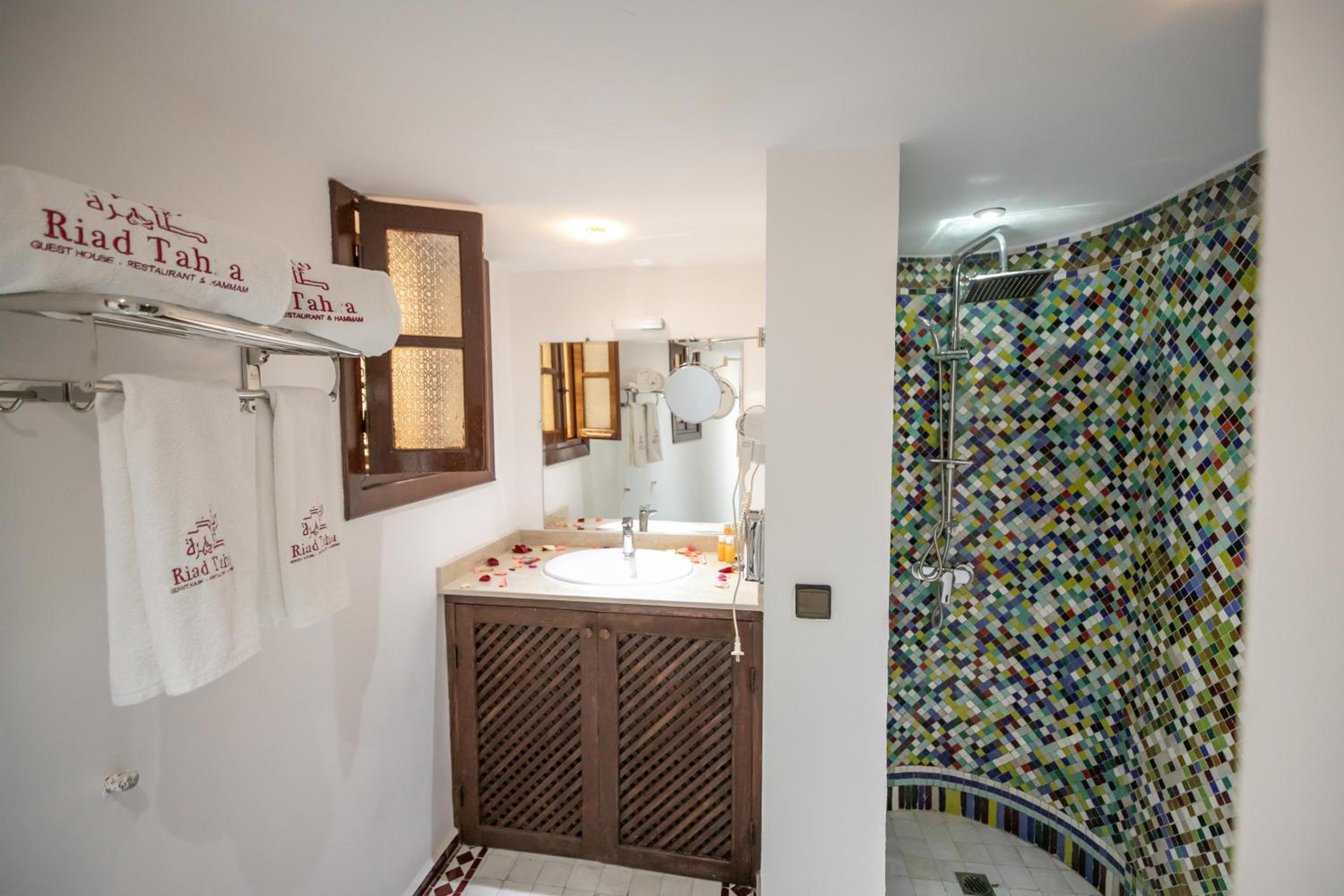 Standard Double or Twin Room - Photo 9