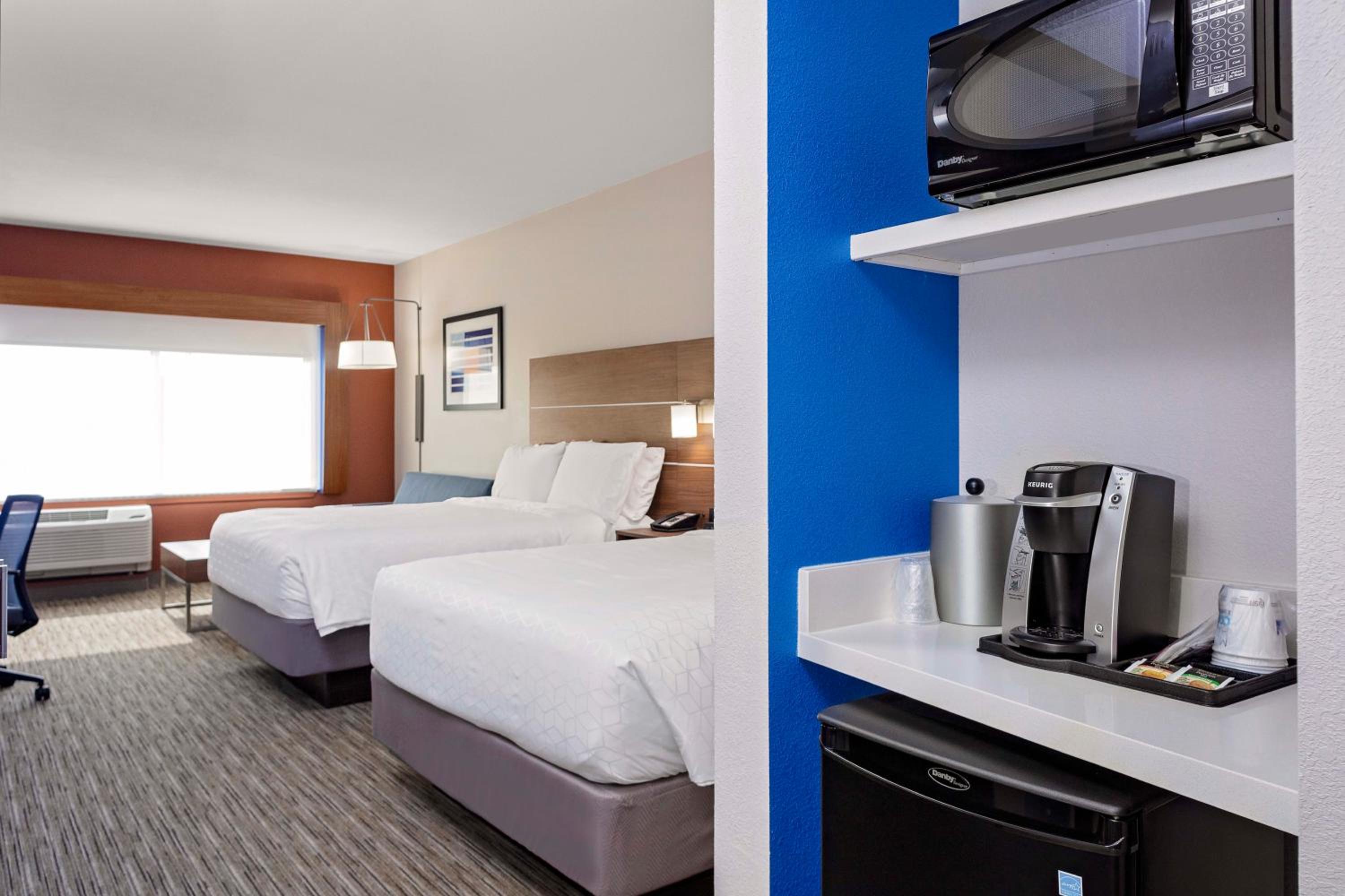 Queen Suite with Two Queen Beds