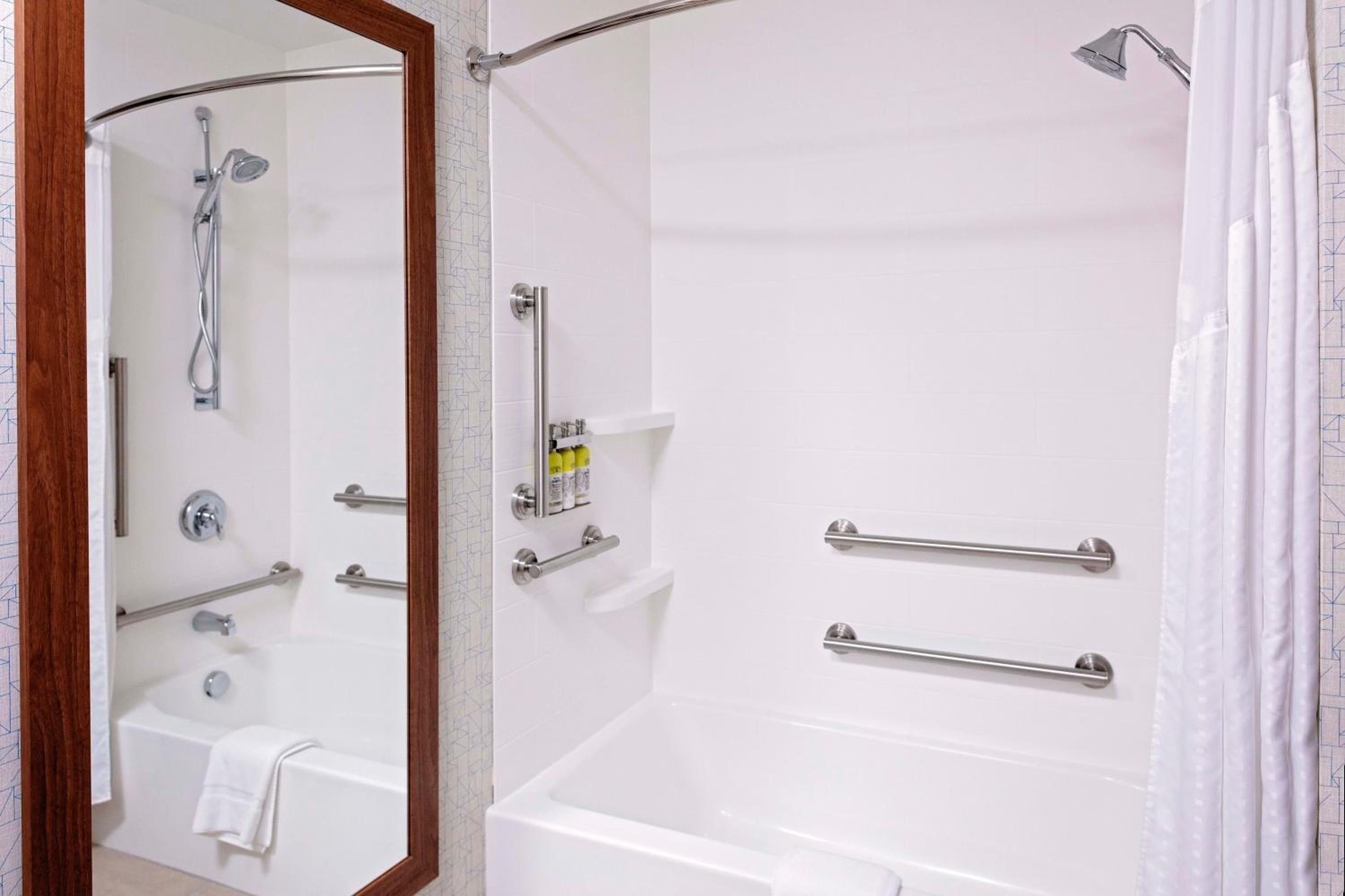 Deluxe Twin Room - Hearing Accessible