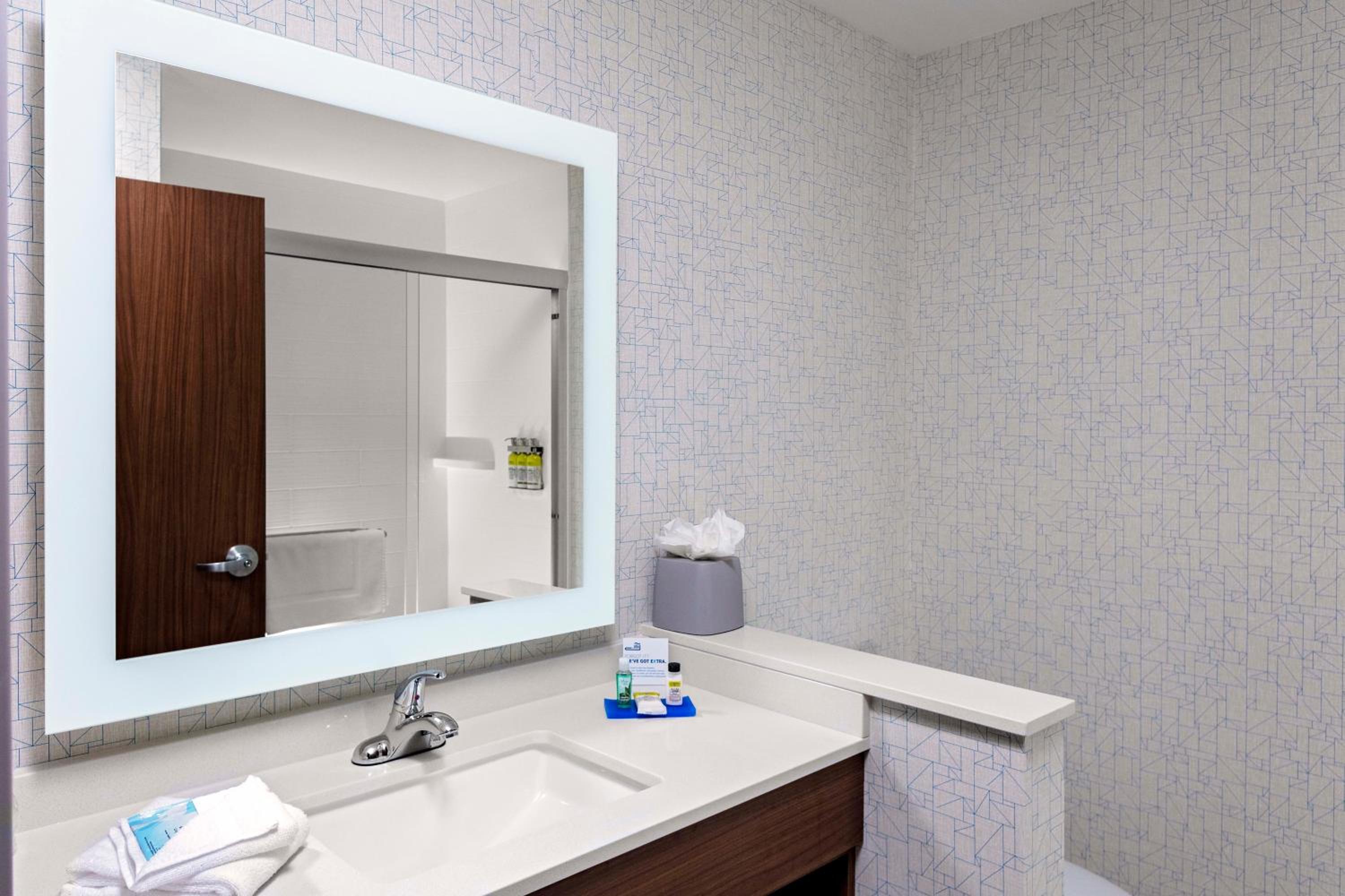 One-Bedroom Suite - Disability Access/Non-Smoking