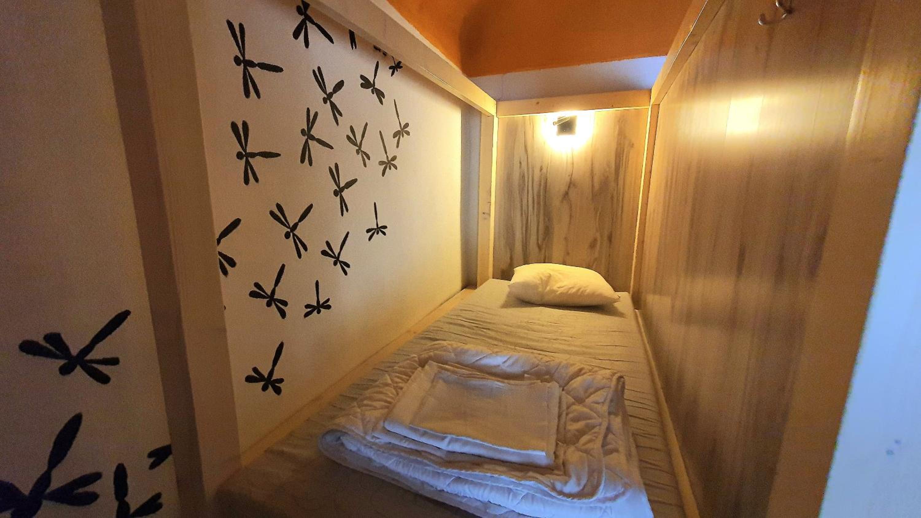 14-Bed Private Room photo 1