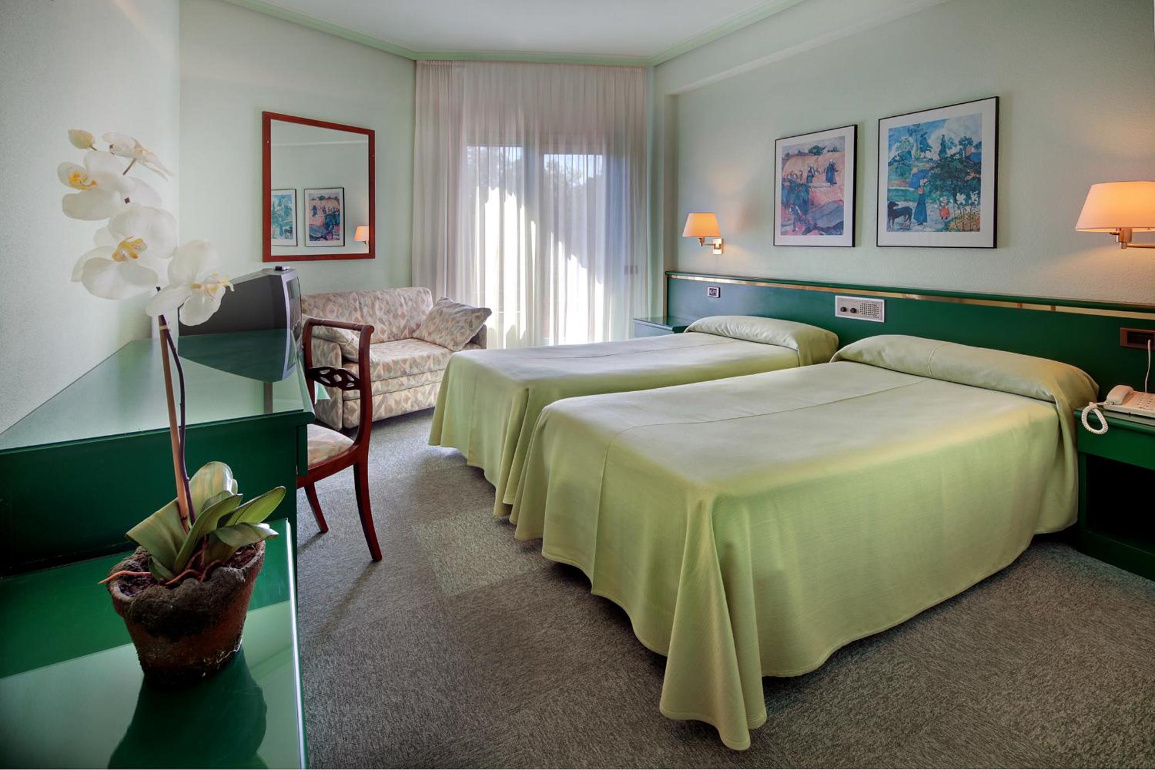 Double or Twin Room - Photo 3
