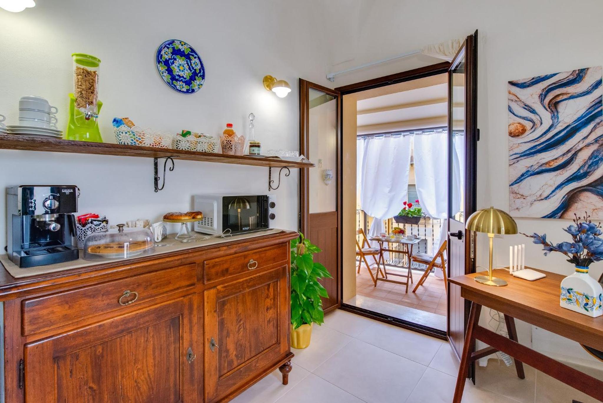 Deluxe Double Room with Balcony photo 2