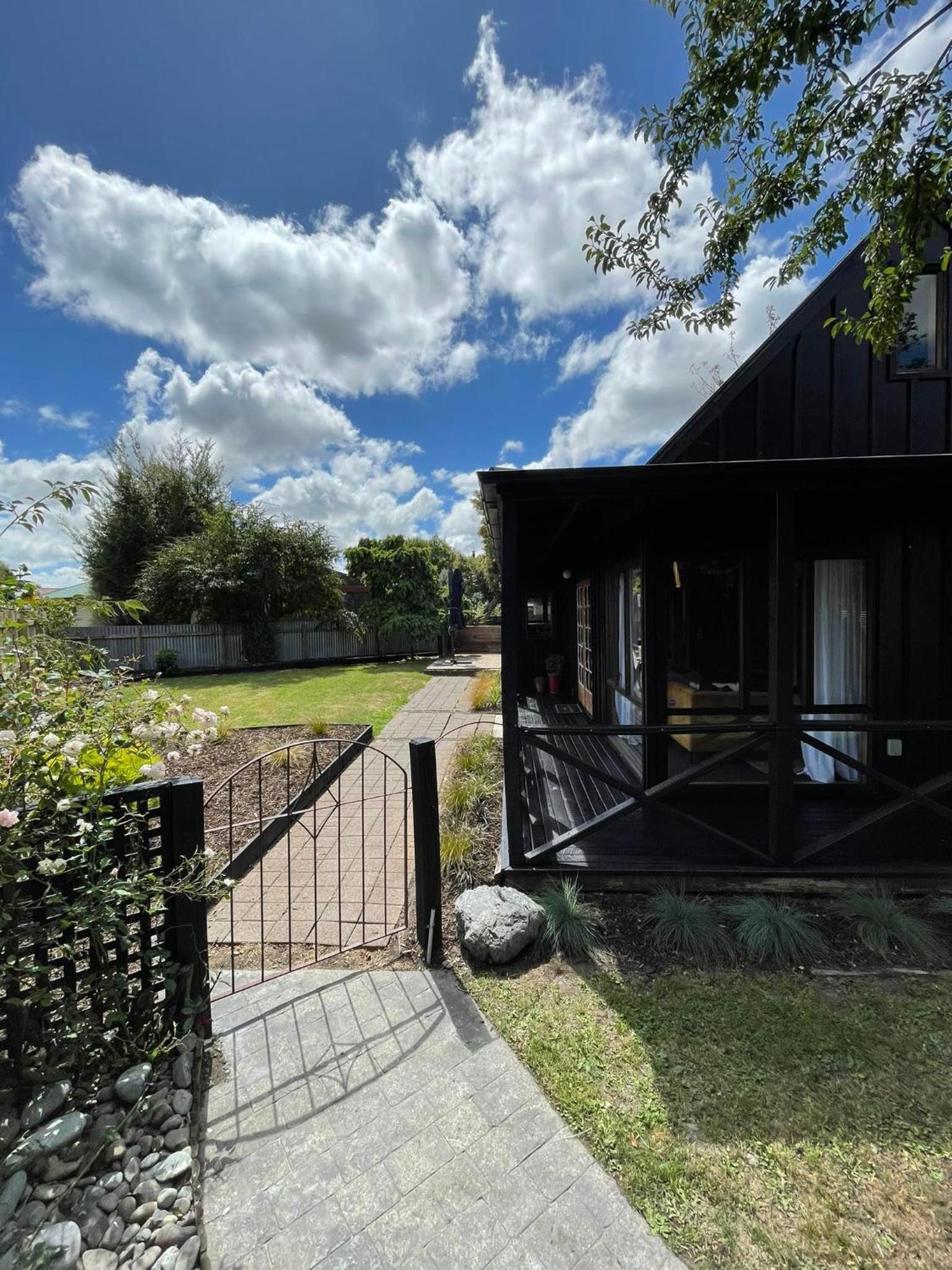 Three-Bedroom House photo 3