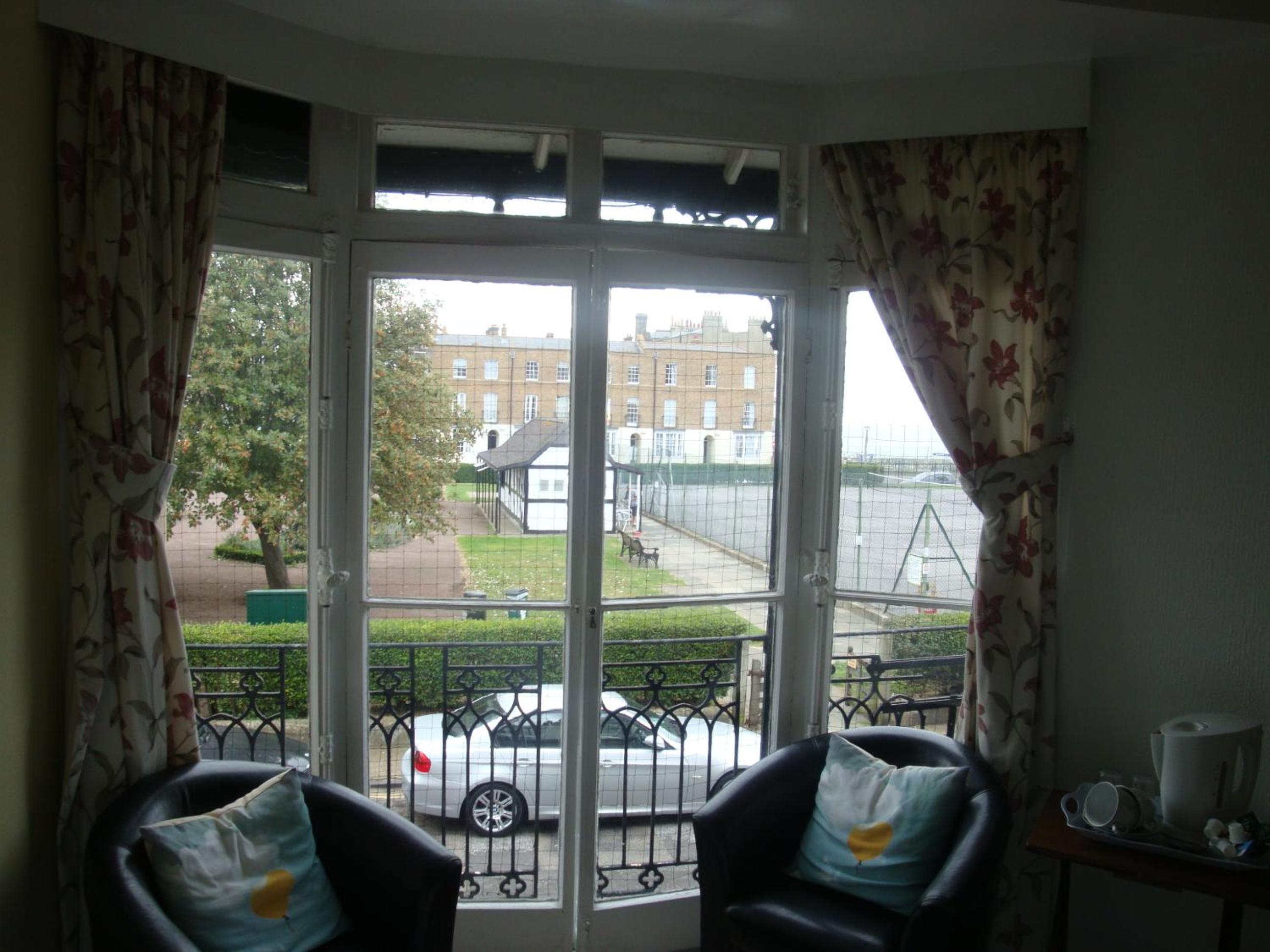 Double Room - Photo 5