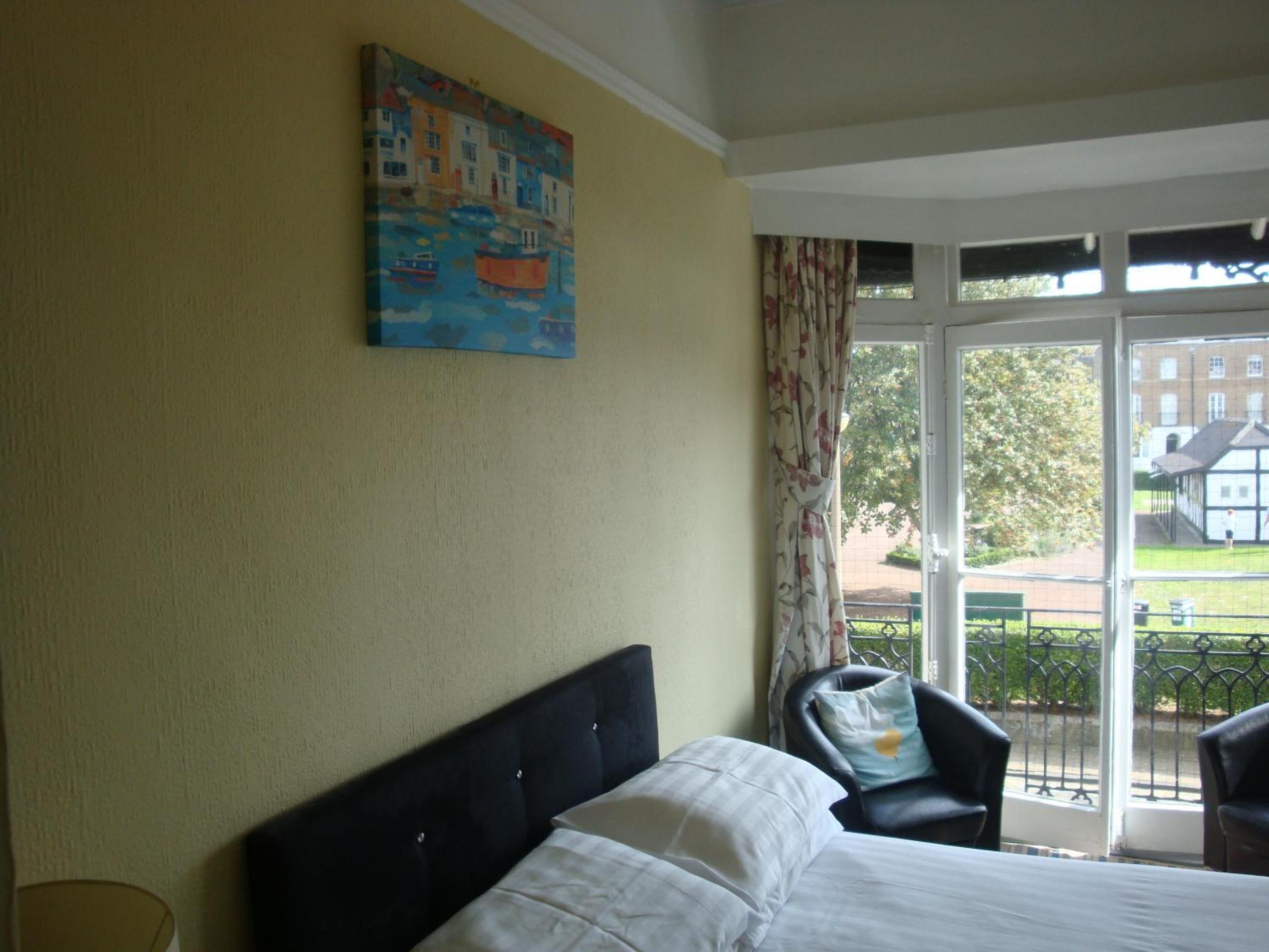 Double Room - Photo 7