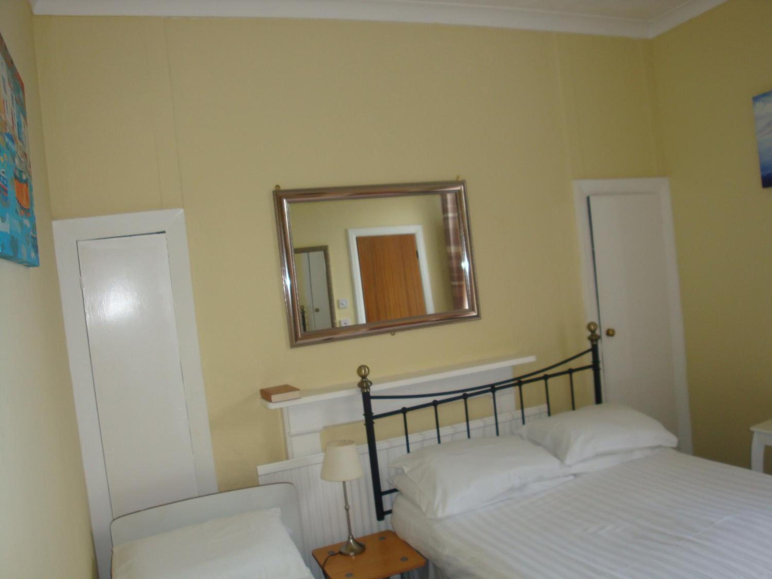 Double Room - Photo 8