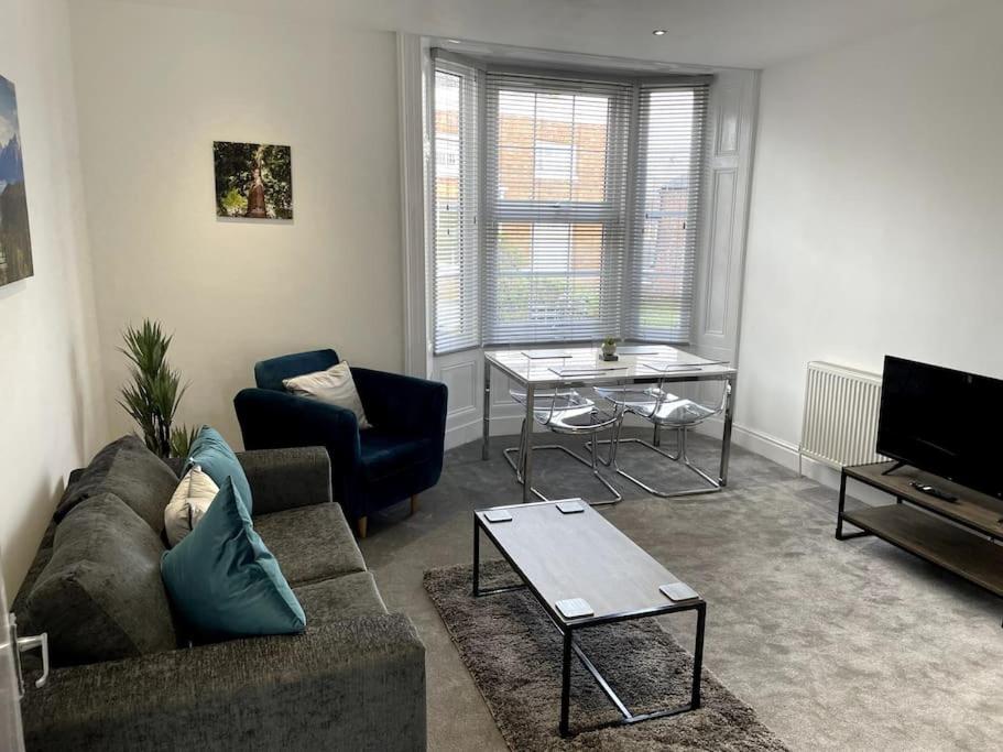One-Bedroom Apartment photo 2
