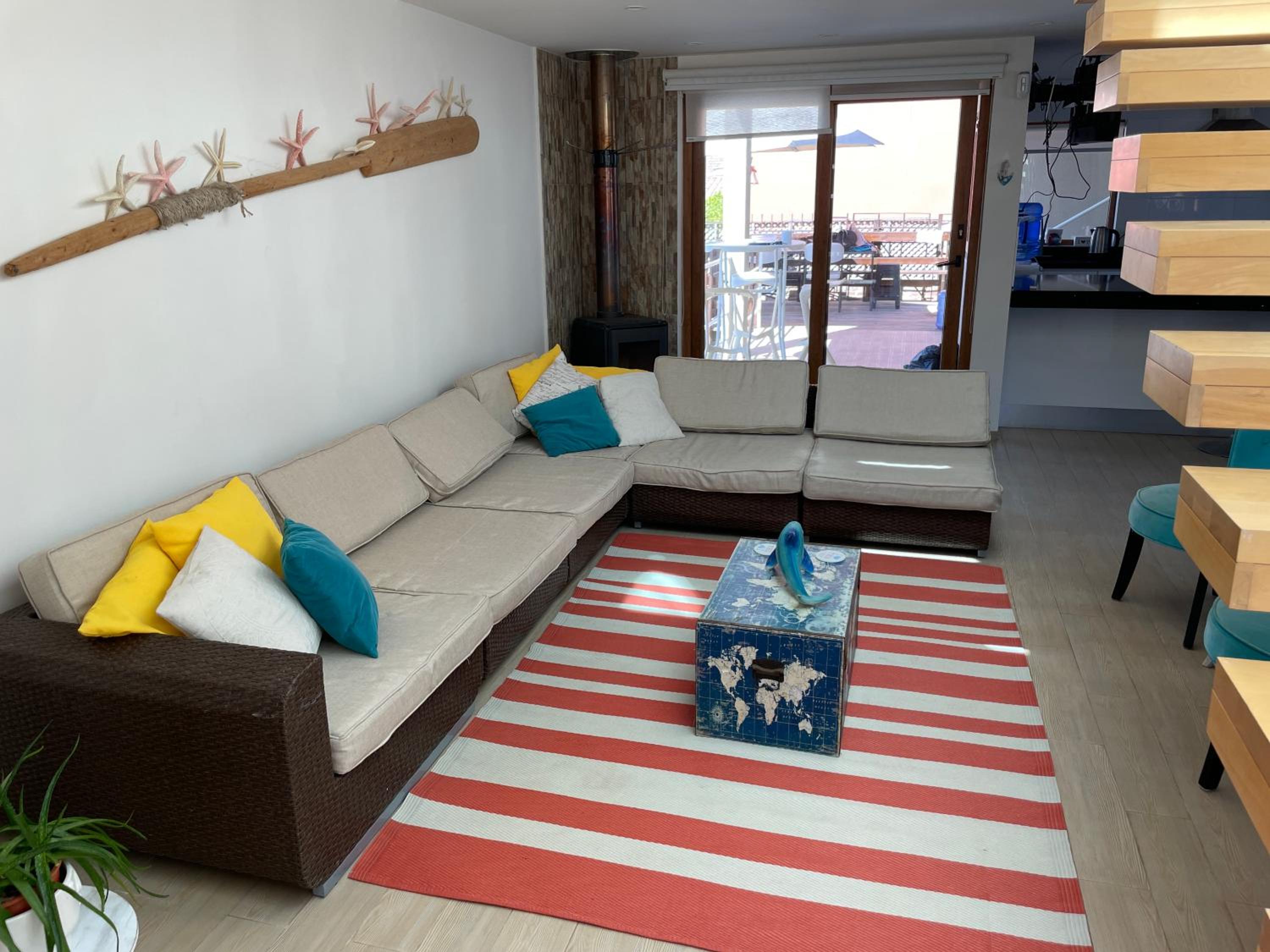 Five-Bedroom House photo 1