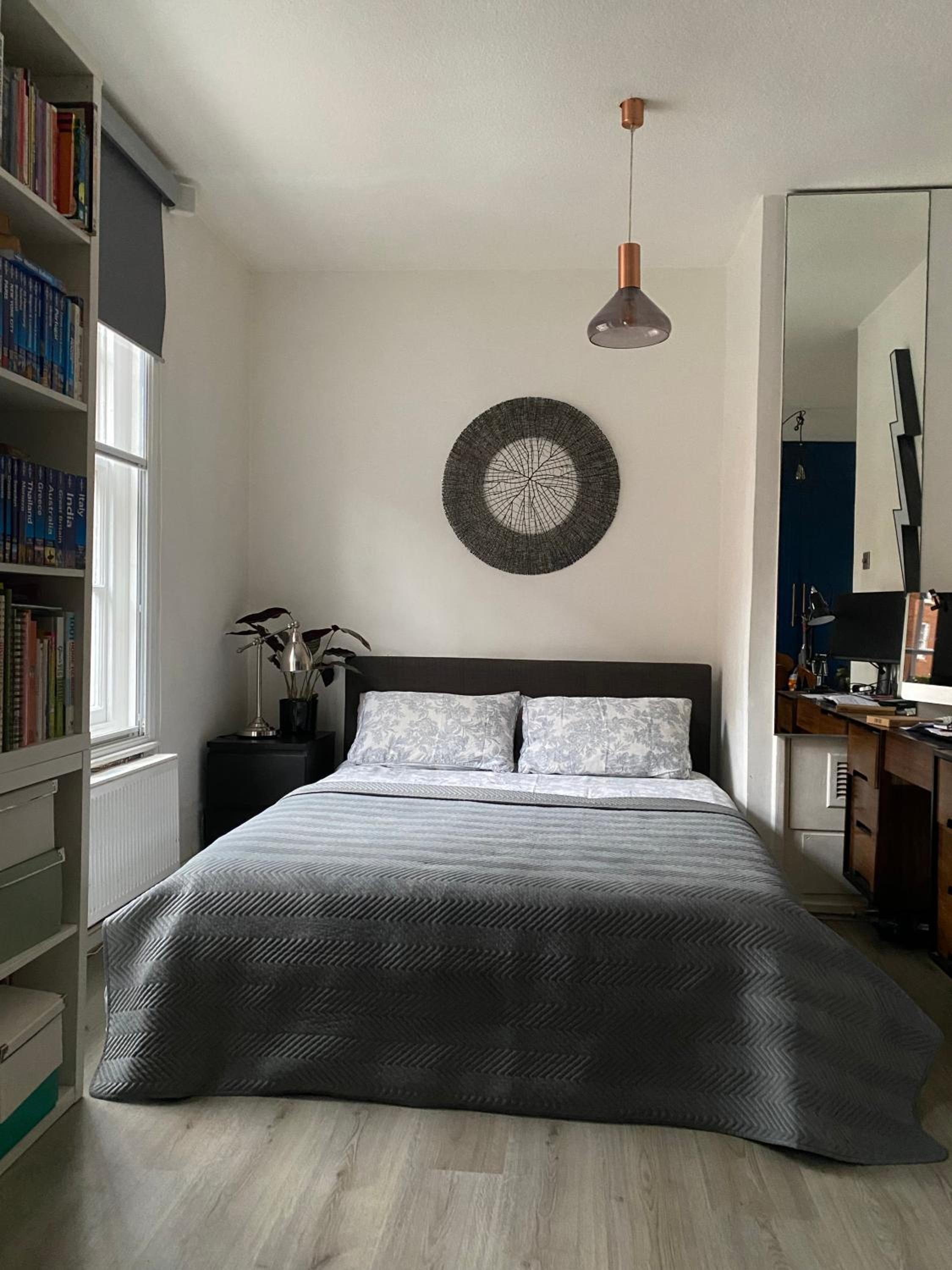 One-Bedroom Apartment photo 1