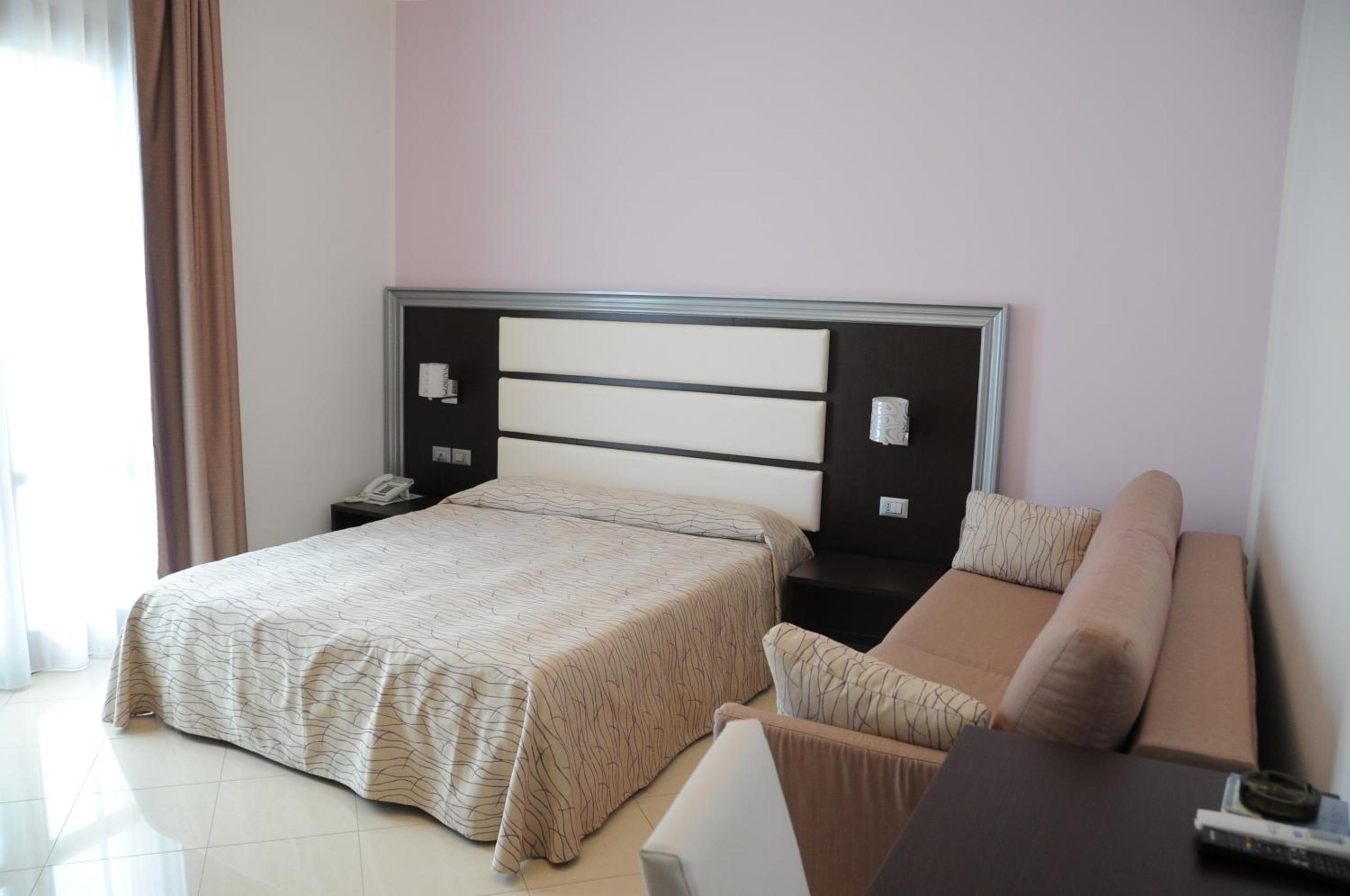 Large Double Room photo 2