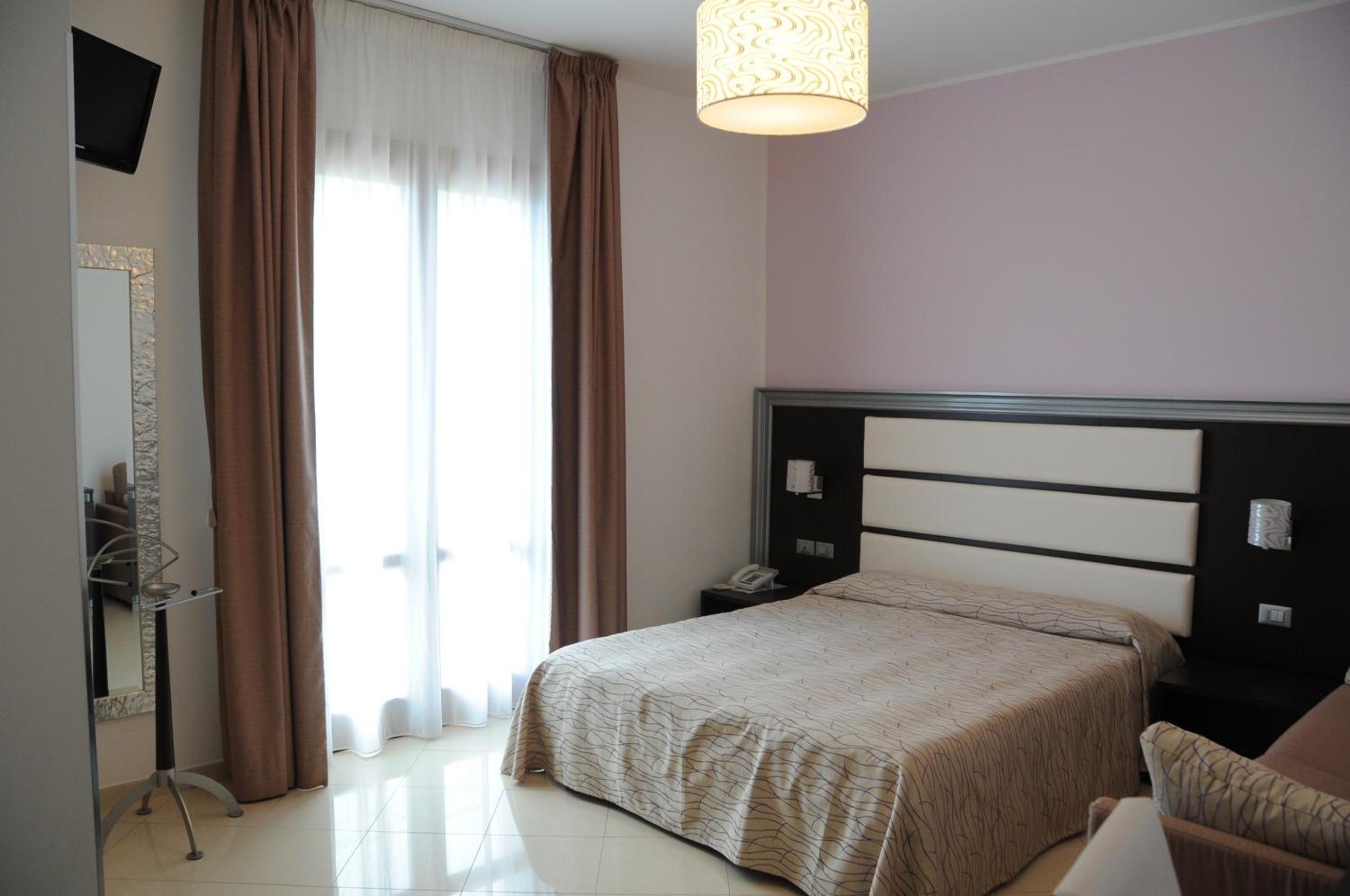 Large Double Room photo 3