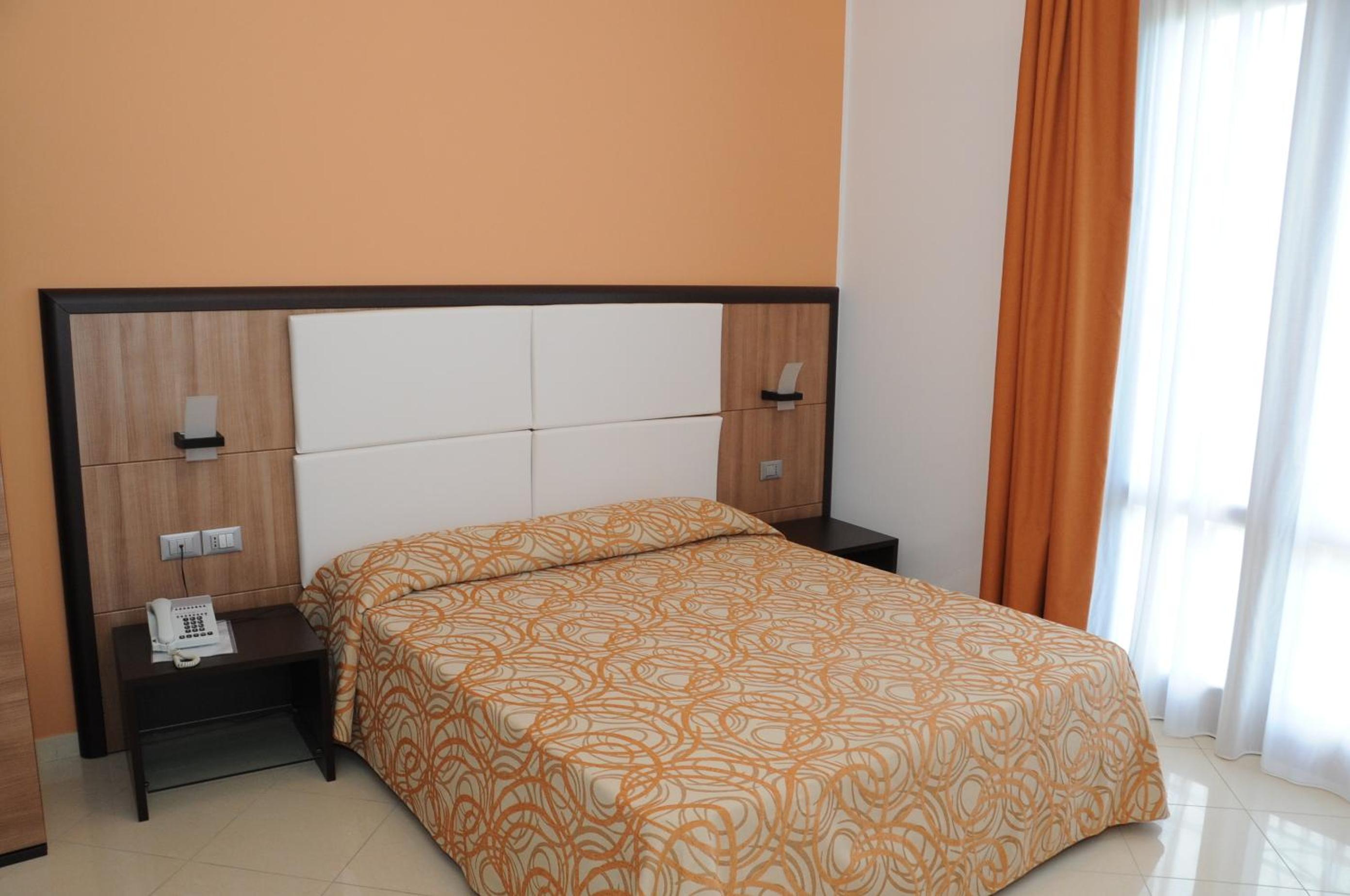 Twin Room - Disability Access photo 2