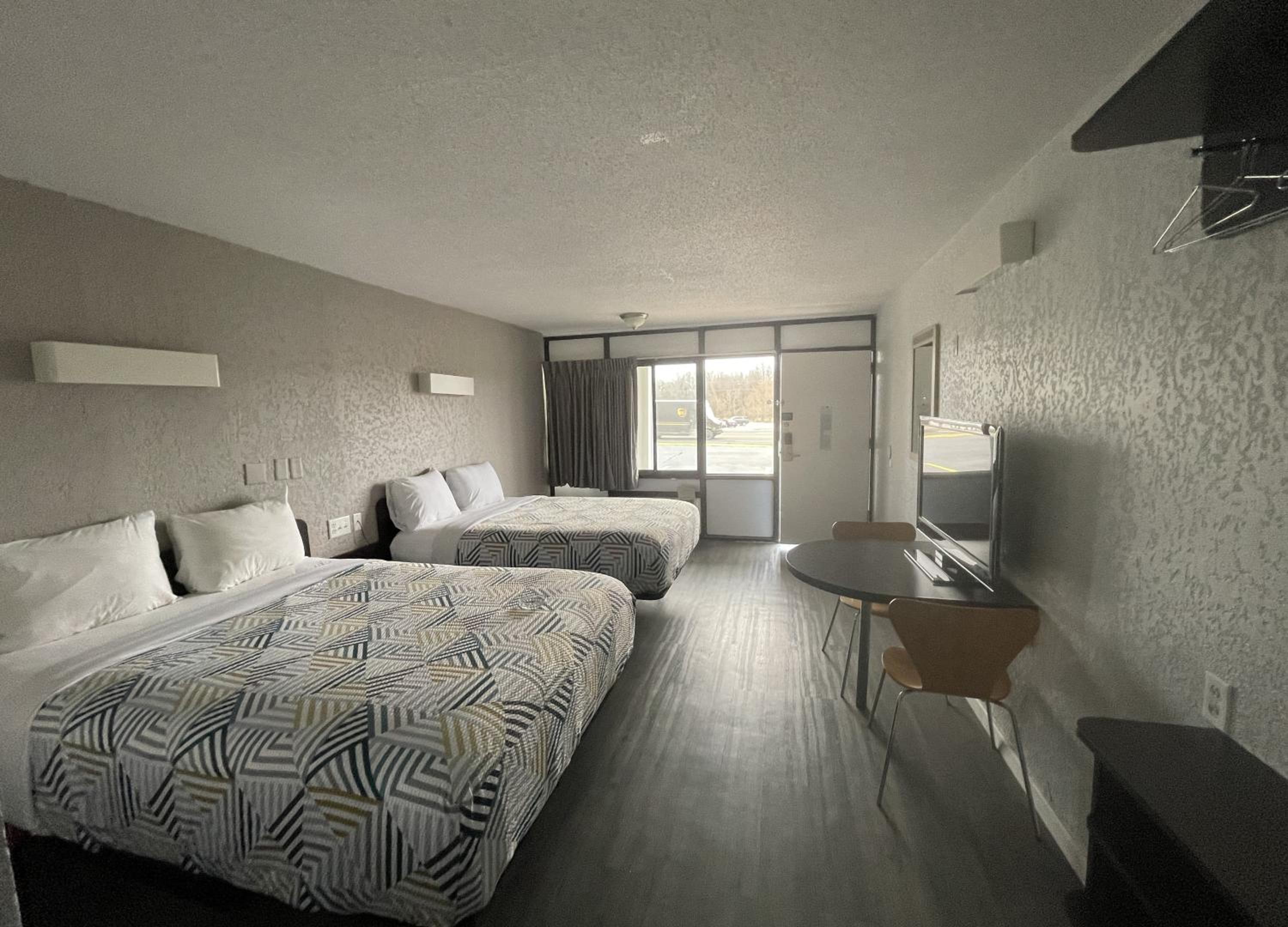 Queen Room with Two Queen Beds - Non-Smoking - Photo 1