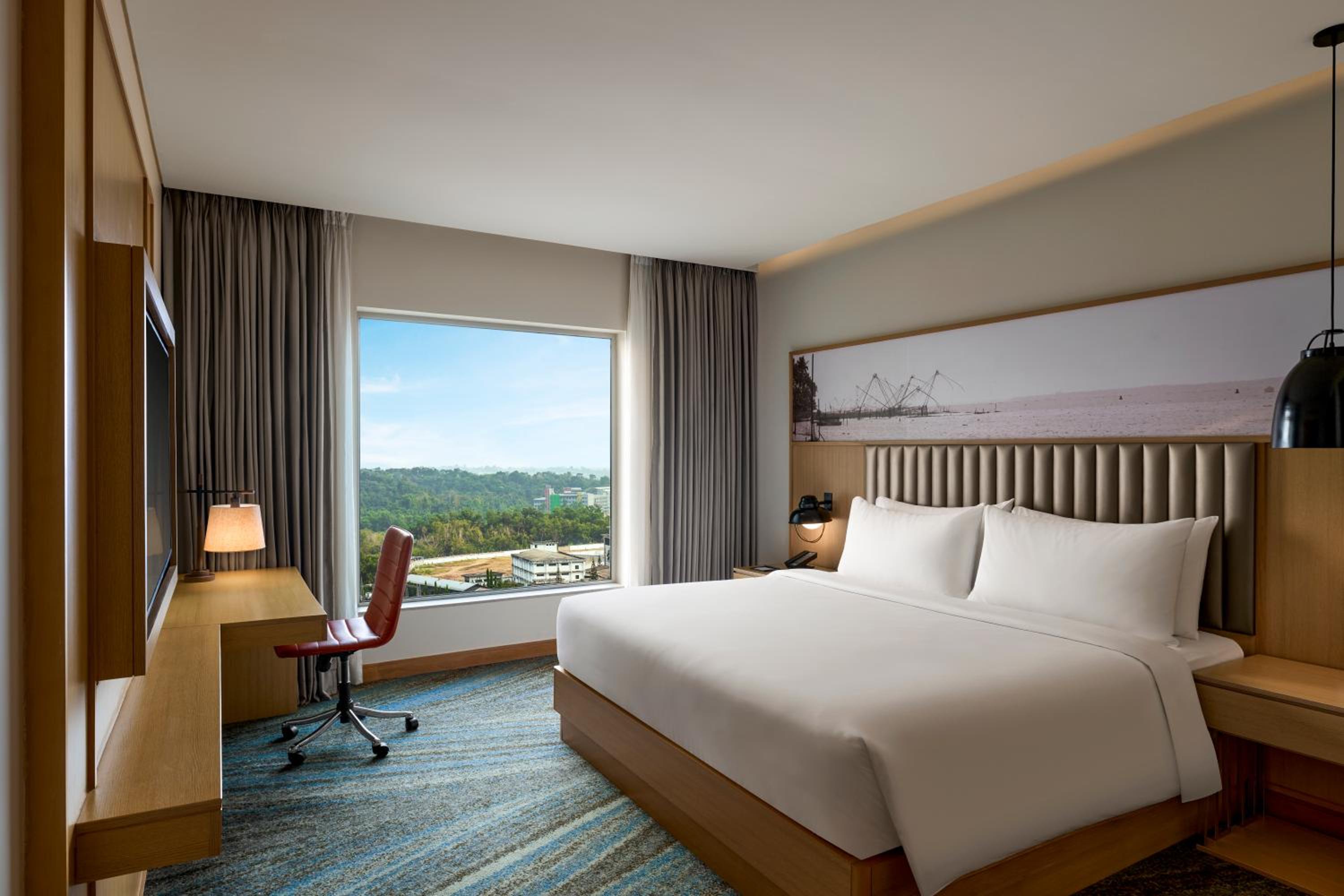 Executive King Room with Concierge Lounge Access Includes 500 INR property credit and Cocktail hours from 6:00 PM – 8:00 PM at Courtyard By Marriott Kochi Infopark