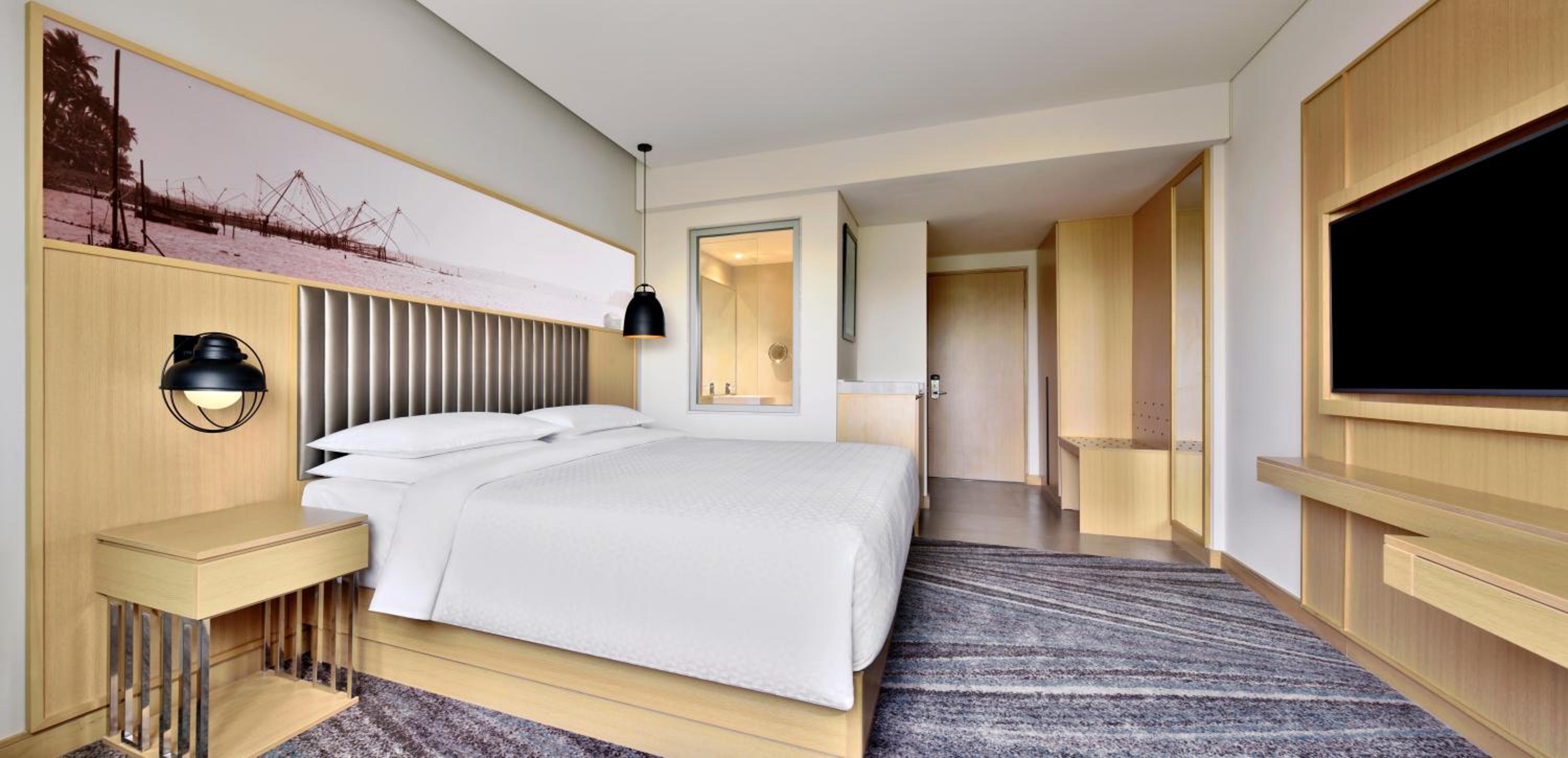 Executive King Room with Concierge Lounge Access Includes 500 INR property credit and Cocktail hours from 6:00 PM – 8:00 PM