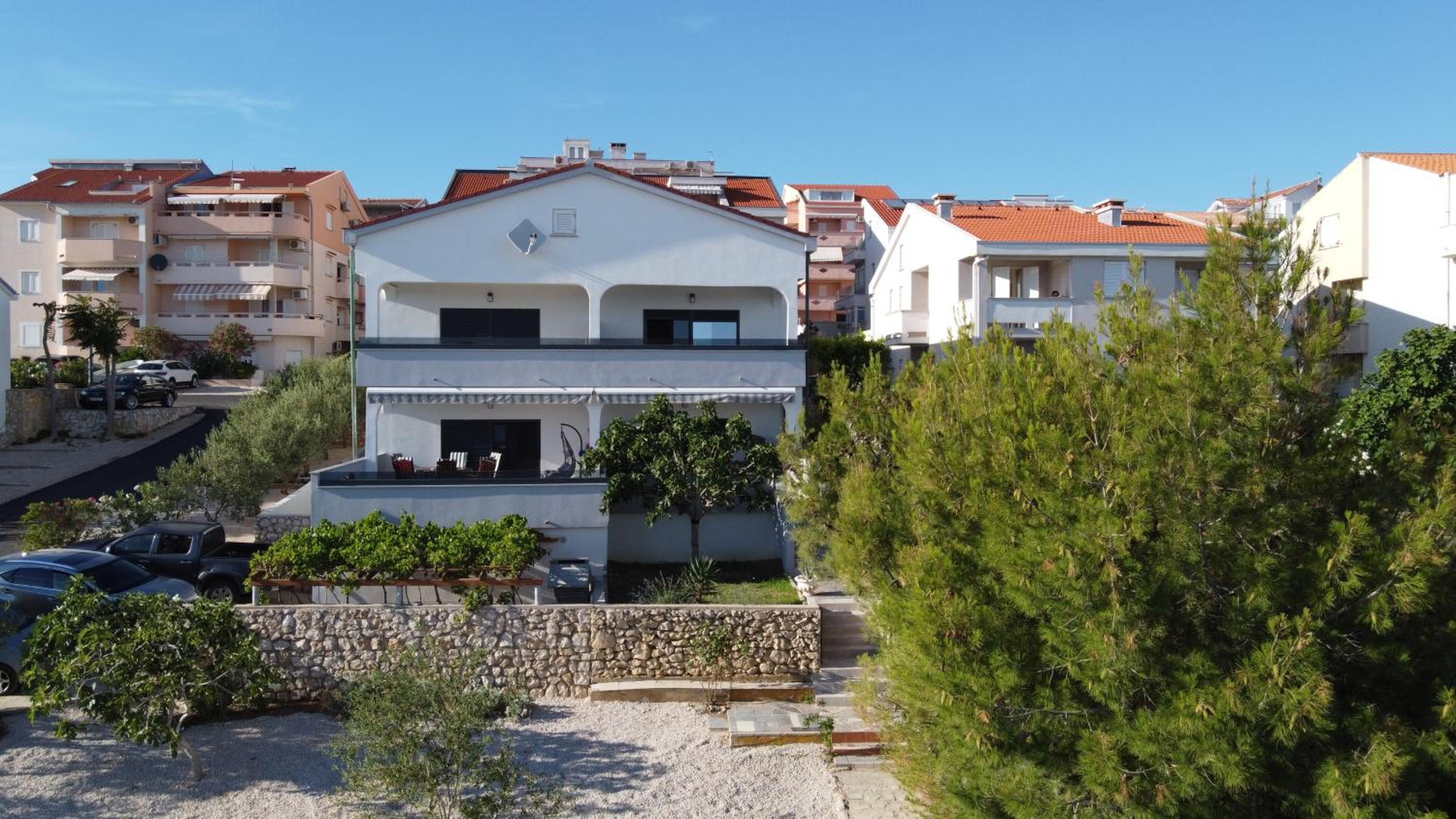 One-Bedroom Apartment photo 2