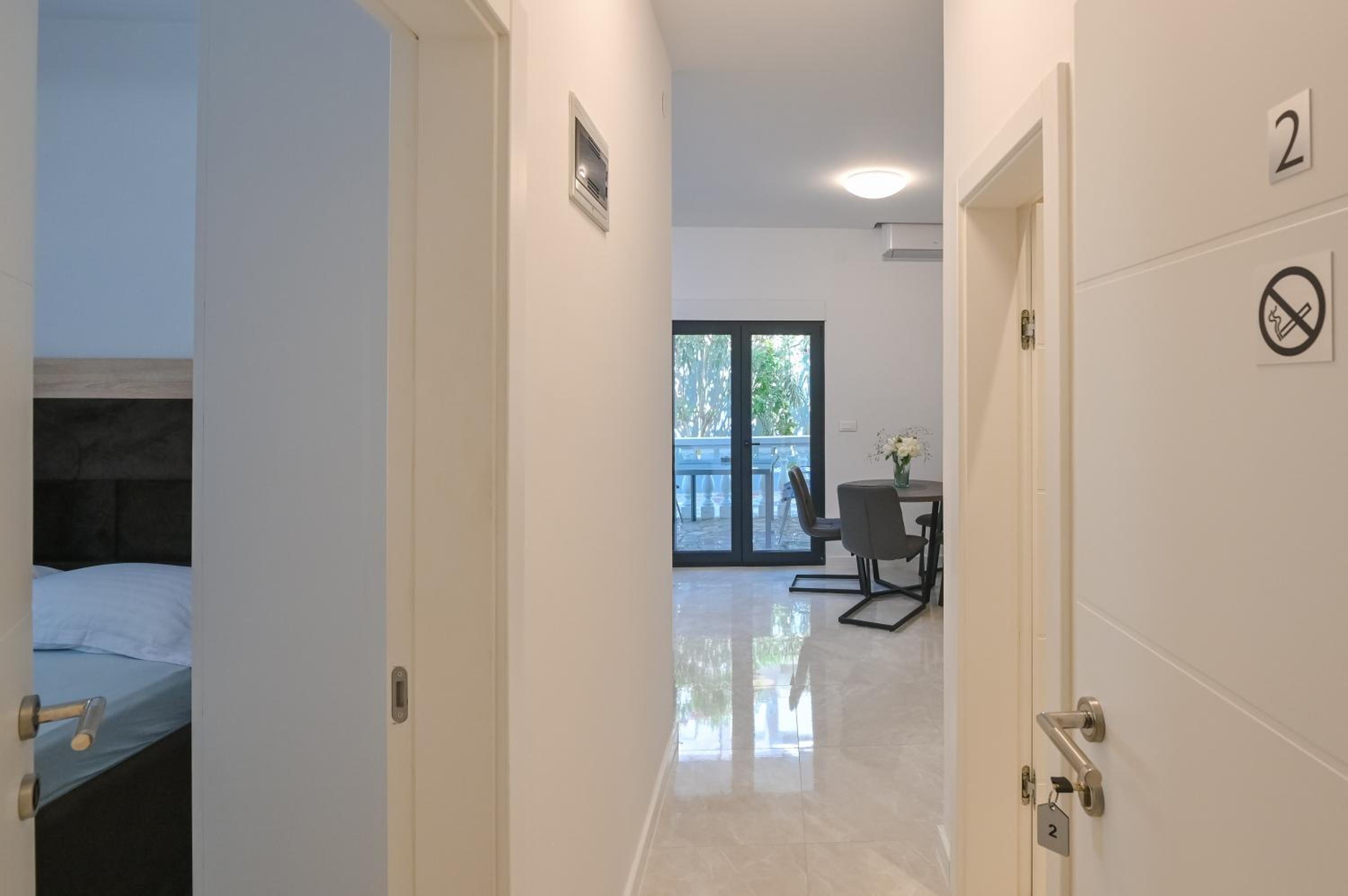One-Bedroom Apartment photo 2