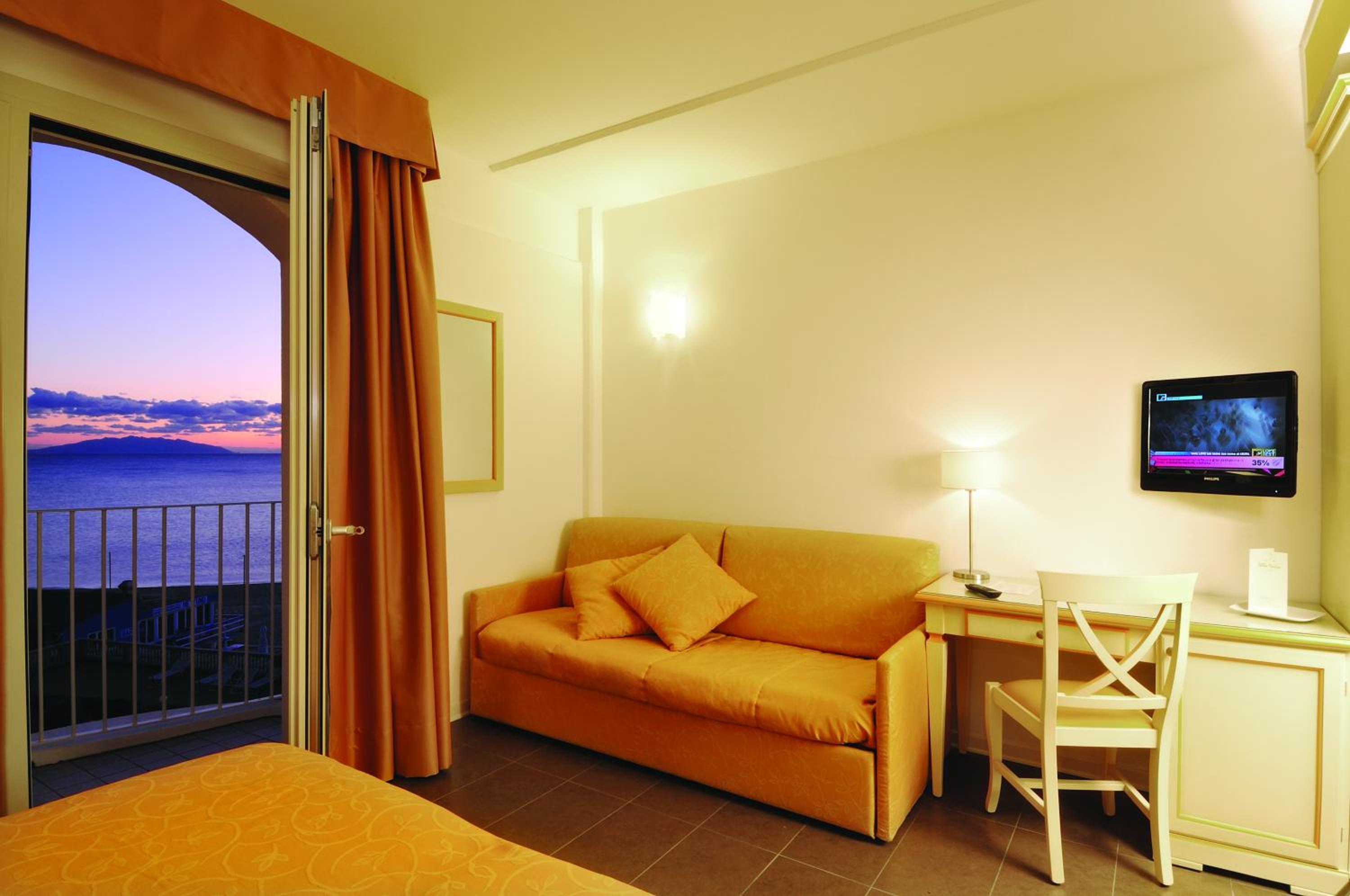 Triple Room with Sea View