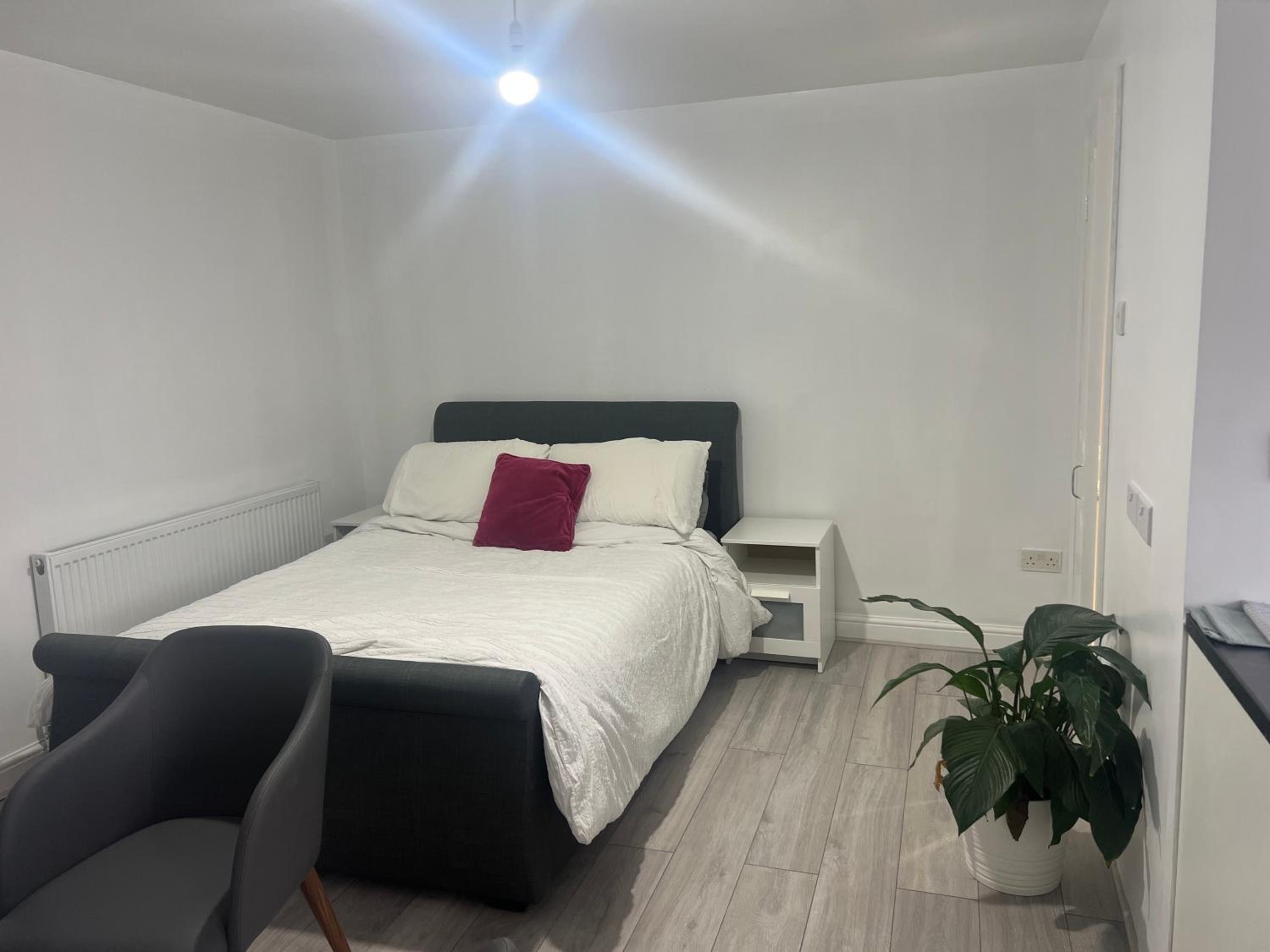 One-Bedroom Apartment photo 1