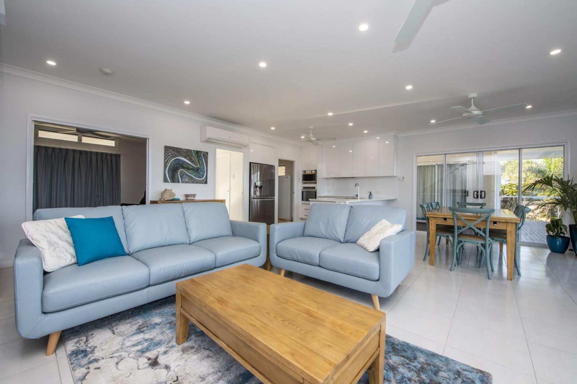 Five-Bedroom House photo 1