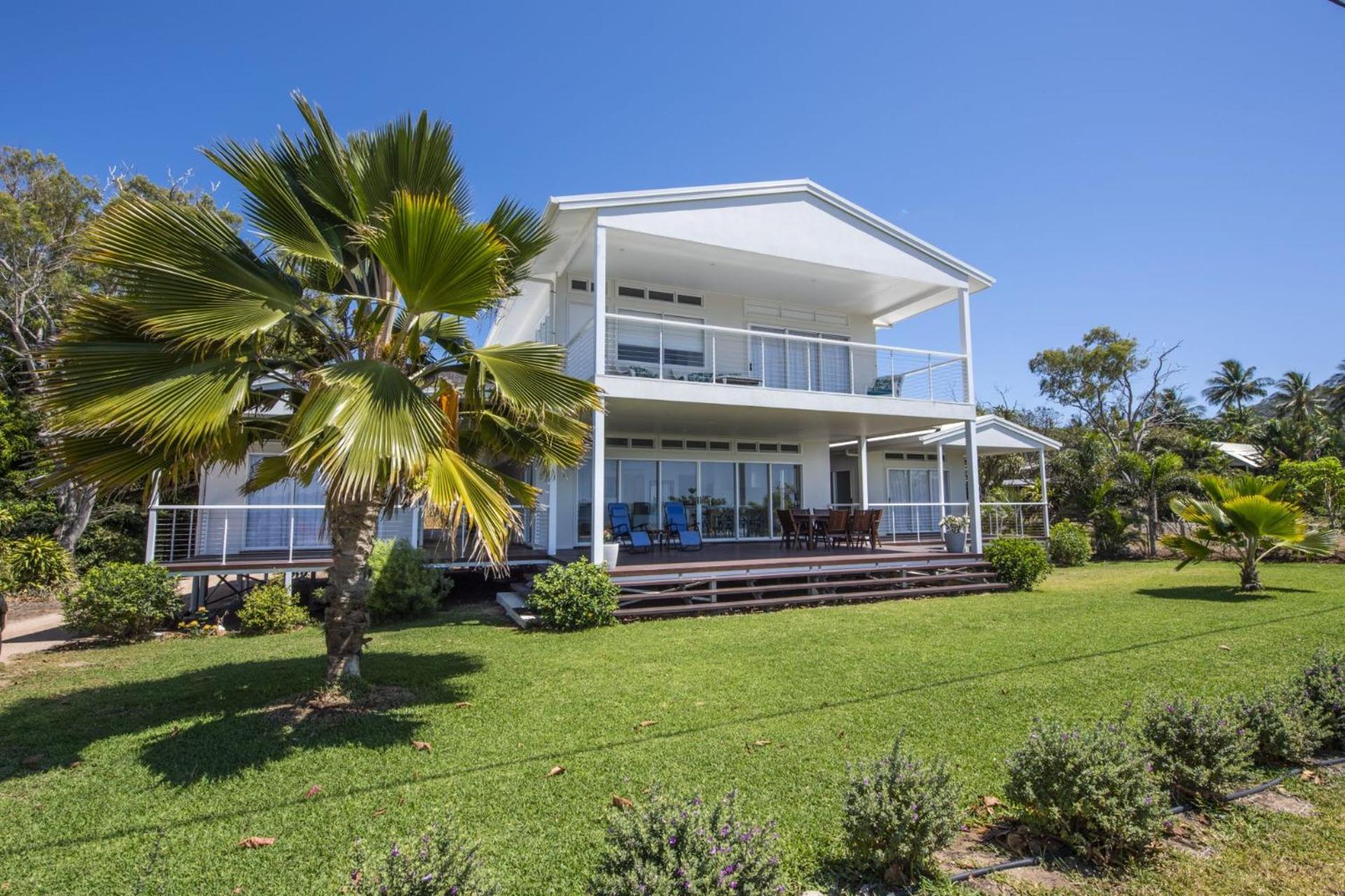 Five-Bedroom House photo 2