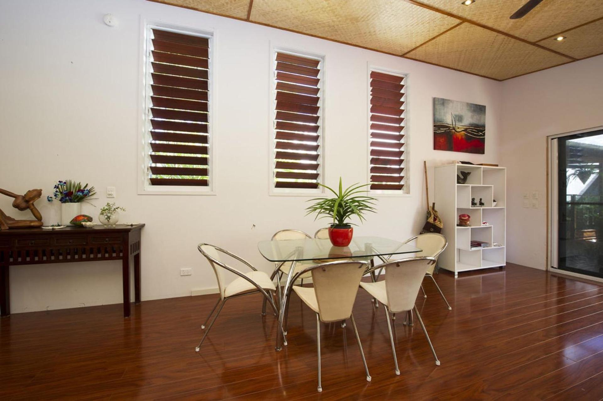 Three-Bedroom House photo 3