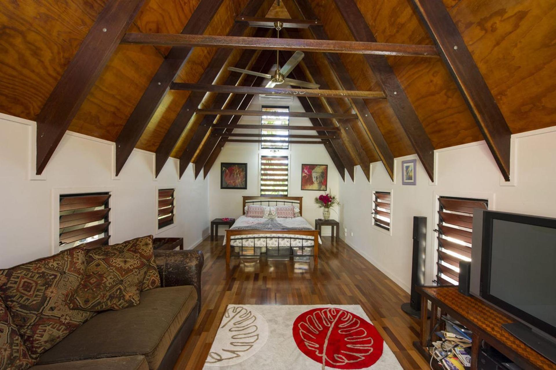Three-Bedroom House photo 2