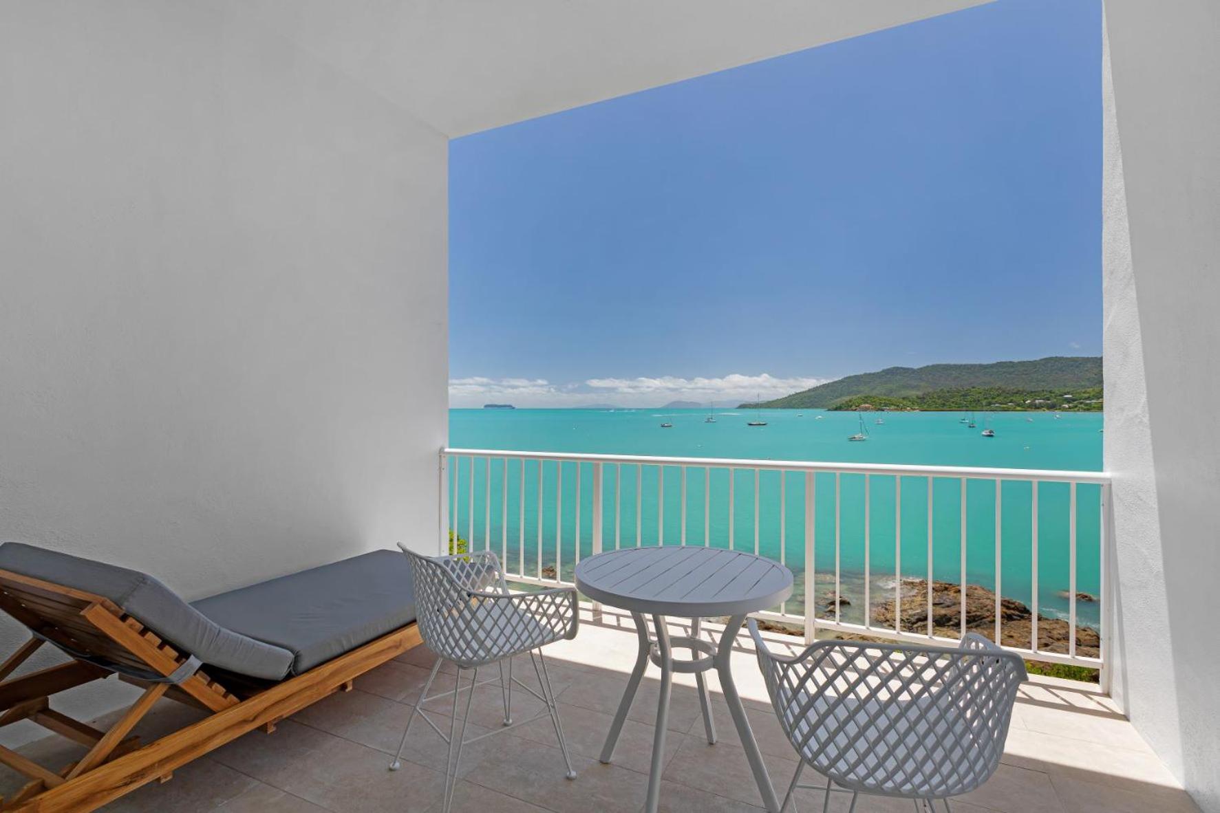 Ocean Deluxe Room - Photo 4